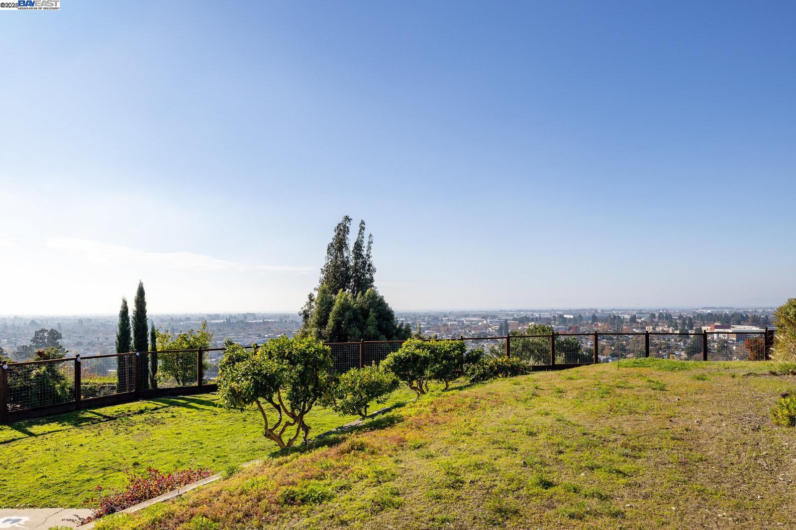 Detail Gallery Image 25 of 28 For 2567 Humboldt, San Leandro,  CA 94577 - 4 Beds | 3 Baths