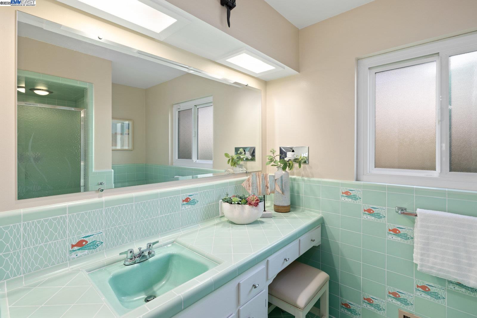 Detail Gallery Image 9 of 22 For 2567 Humboldt, San Leandro,  CA 94577 - 4 Beds | 3 Baths