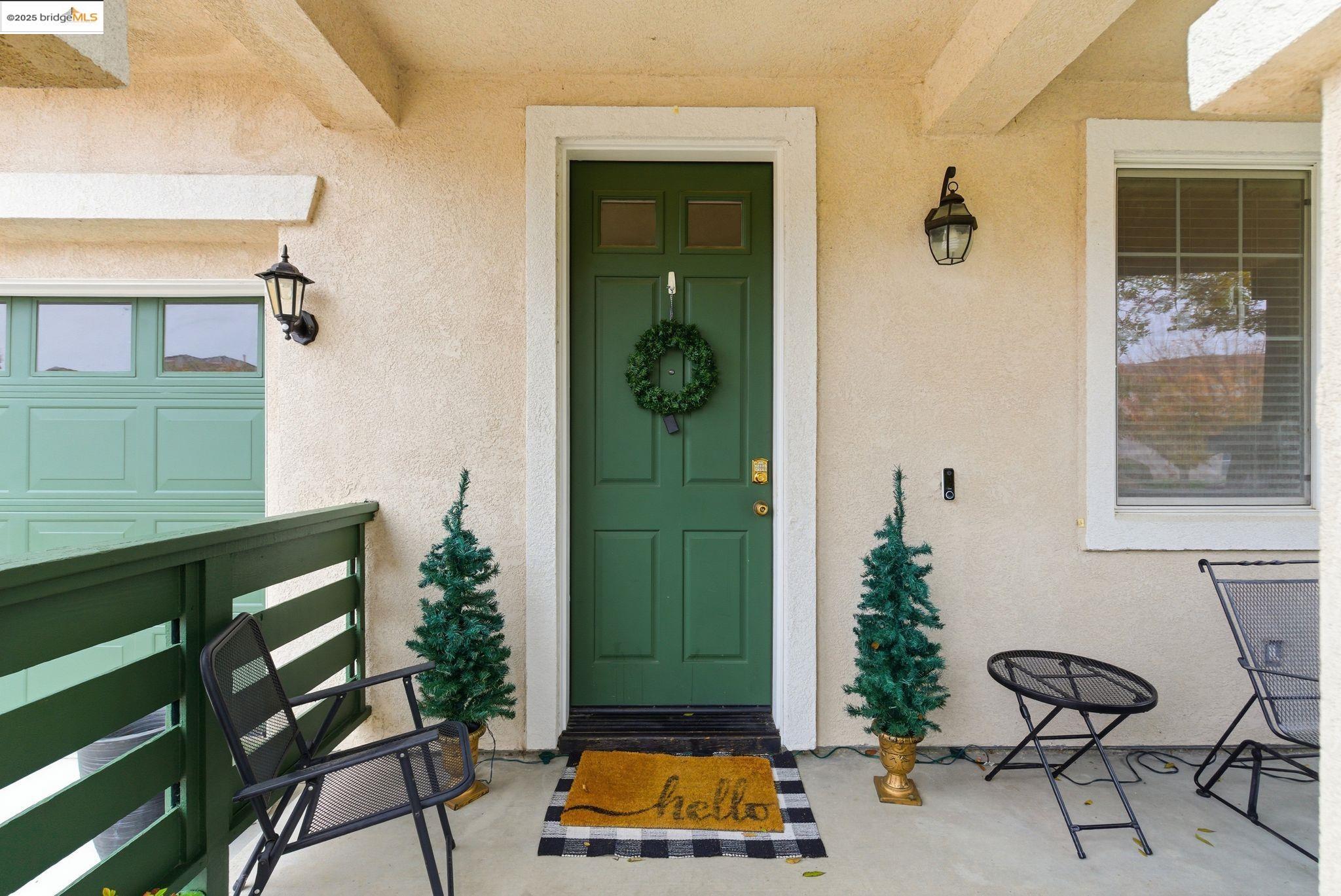 Detail Gallery Image 2 of 39 For 2076 Catalpa Way, Antioch,  CA 94509 - 5 Beds | 2/1 Baths