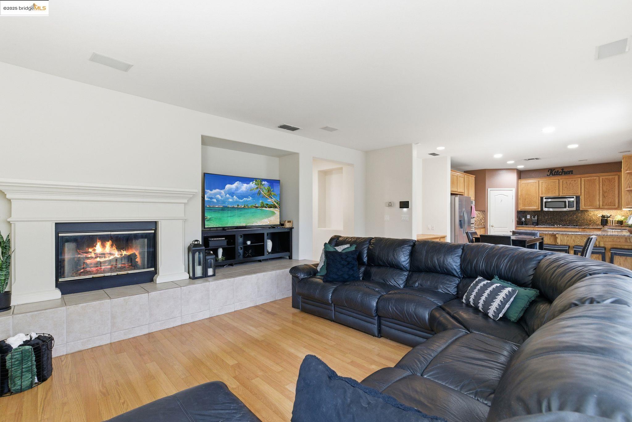 Detail Gallery Image 13 of 39 For 2076 Catalpa Way, Antioch,  CA 94509 - 5 Beds | 2/1 Baths