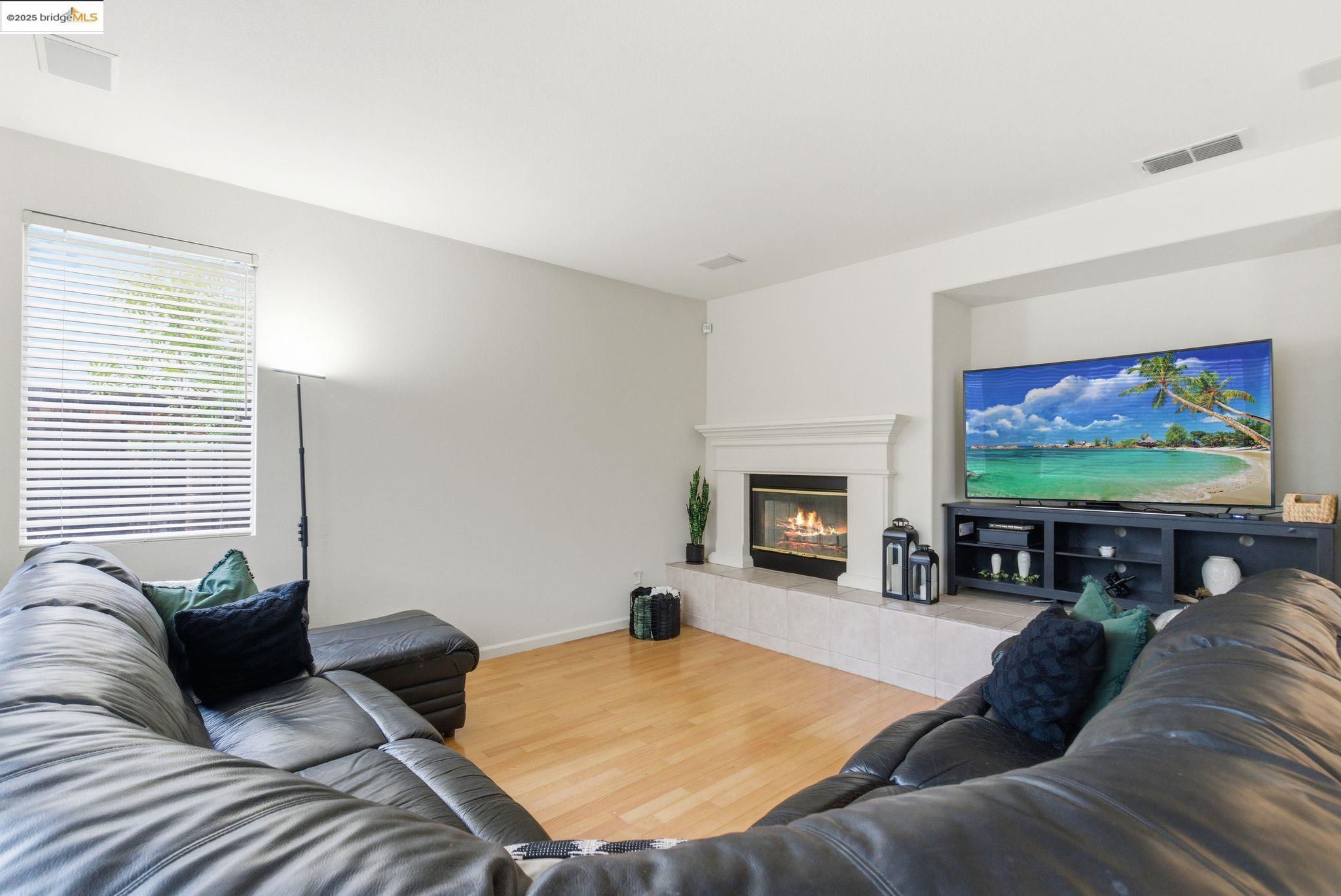 Detail Gallery Image 14 of 39 For 2076 Catalpa Way, Antioch,  CA 94509 - 5 Beds | 2/1 Baths