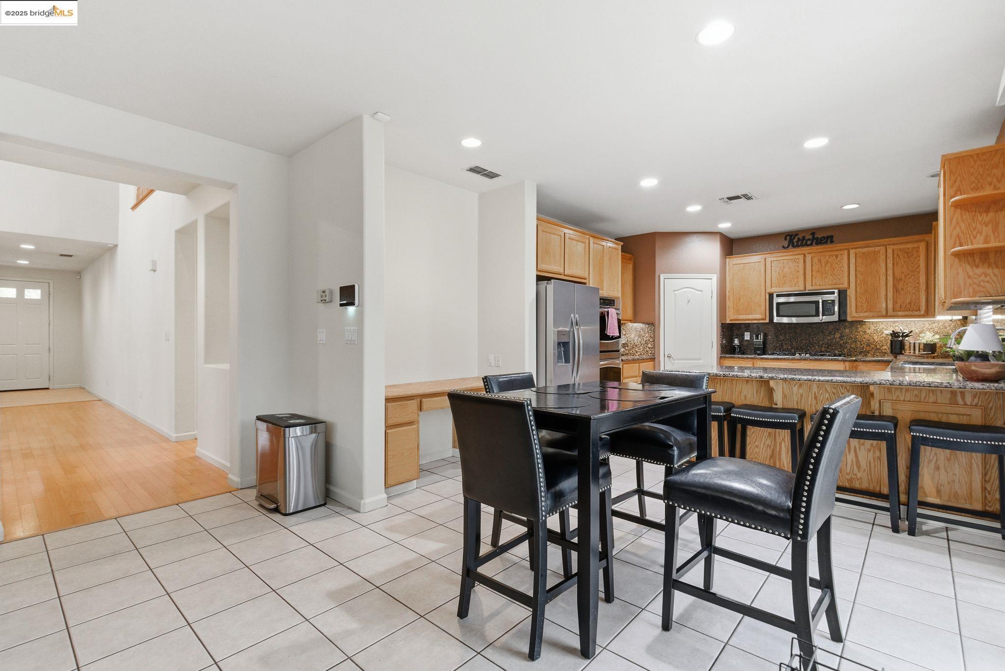 Detail Gallery Image 15 of 39 For 2076 Catalpa Way, Antioch,  CA 94509 - 5 Beds | 2/1 Baths