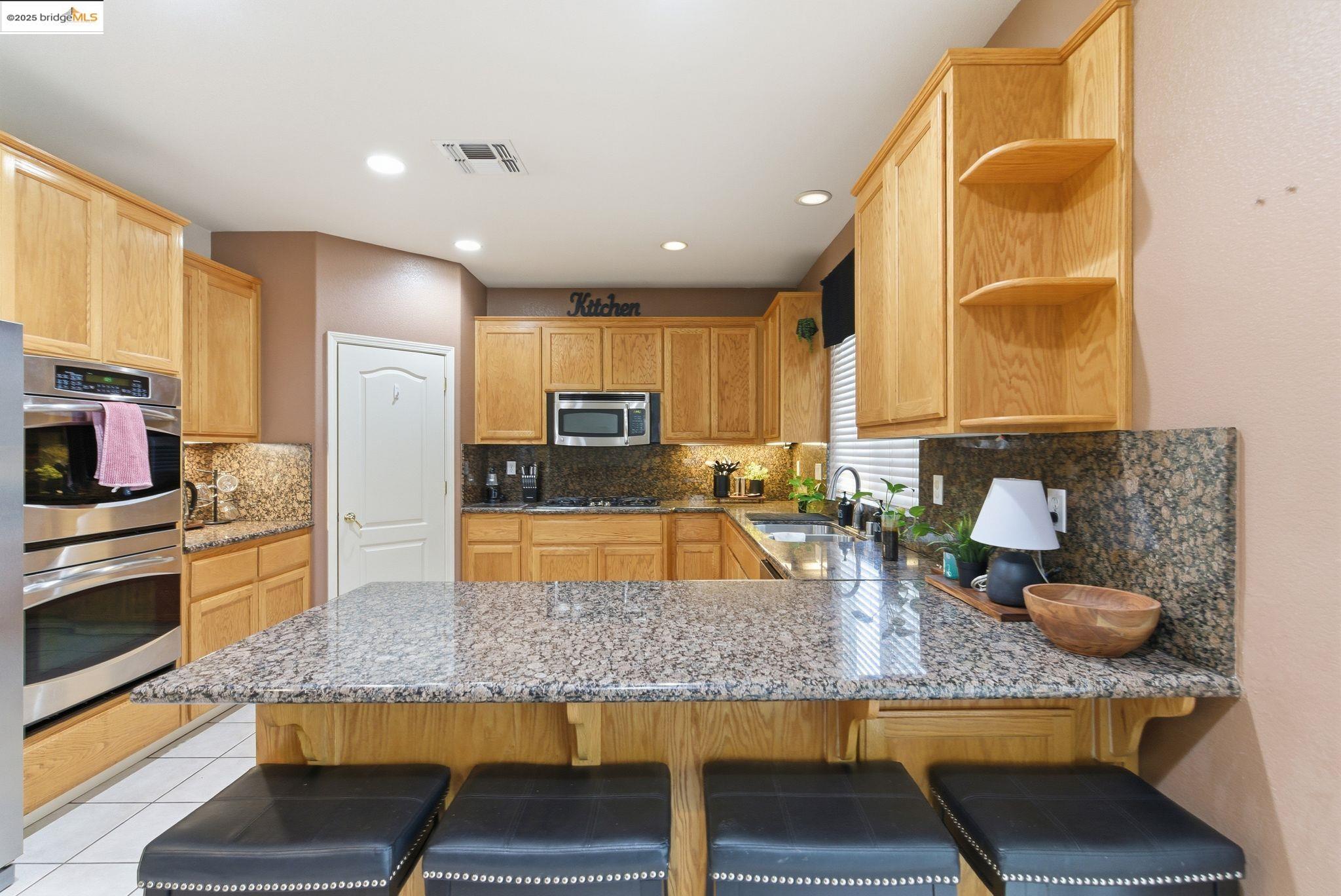 Detail Gallery Image 17 of 39 For 2076 Catalpa Way, Antioch,  CA 94509 - 5 Beds | 2/1 Baths