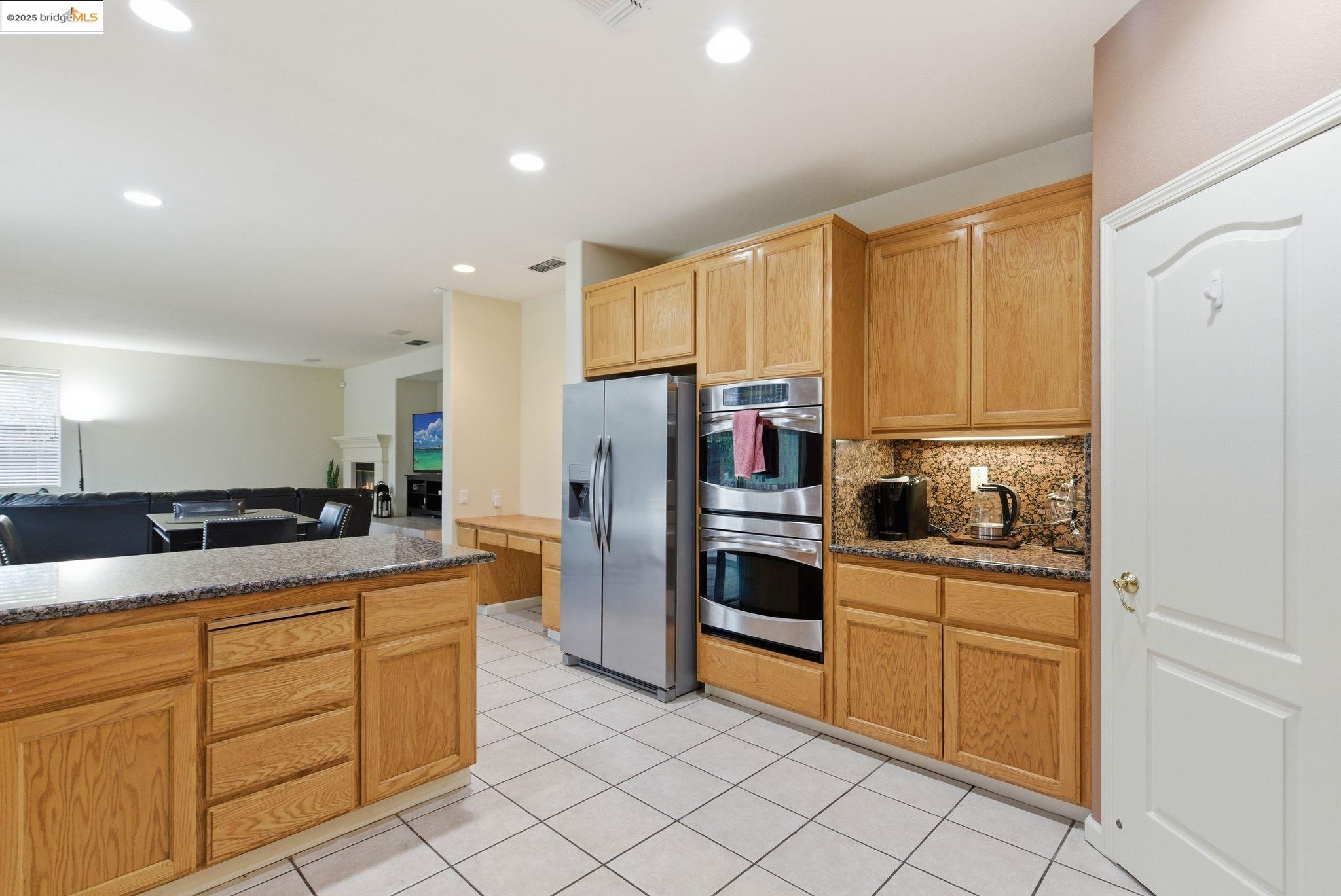 Detail Gallery Image 19 of 39 For 2076 Catalpa Way, Antioch,  CA 94509 - 5 Beds | 2/1 Baths