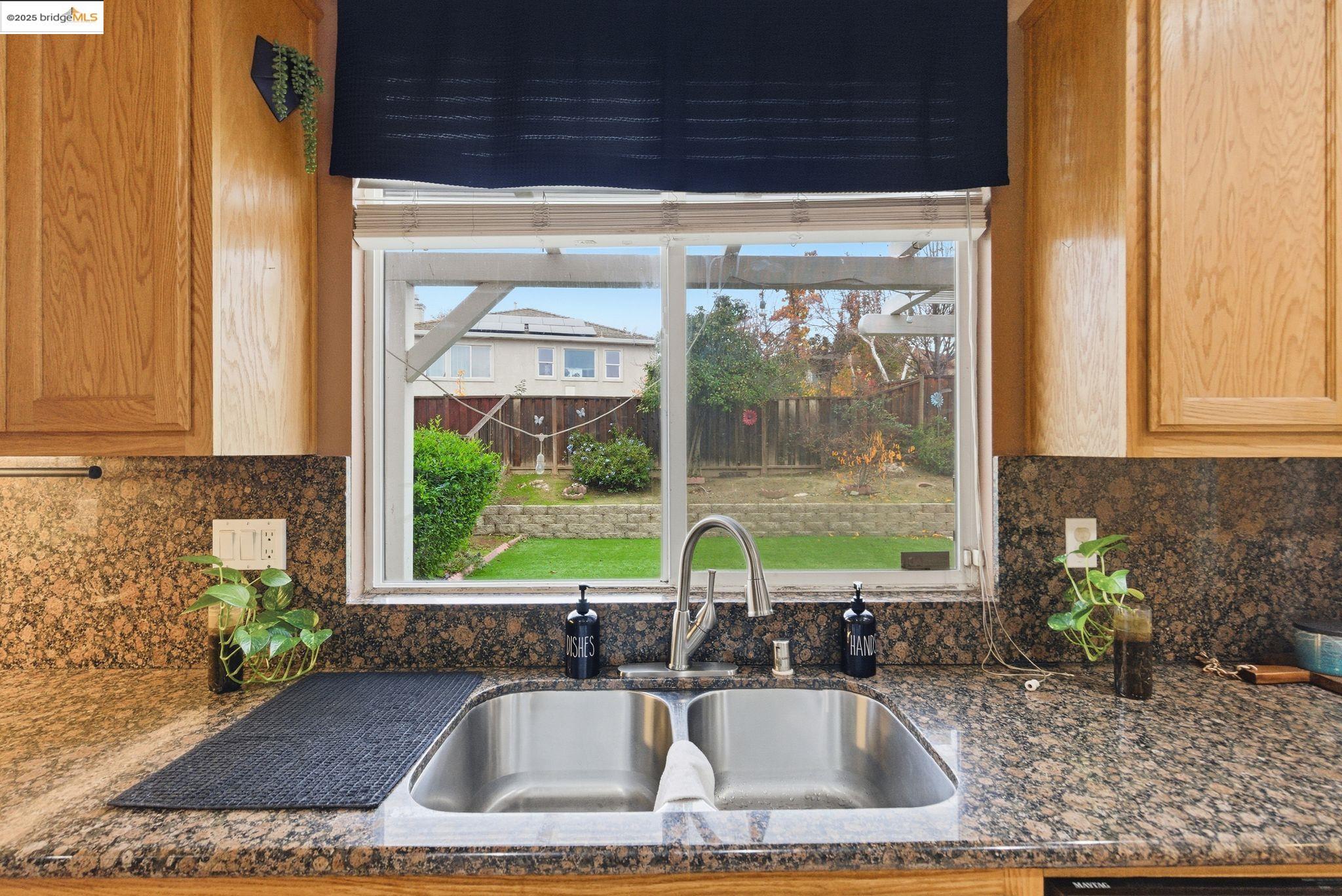 Detail Gallery Image 20 of 39 For 2076 Catalpa Way, Antioch,  CA 94509 - 5 Beds | 2/1 Baths