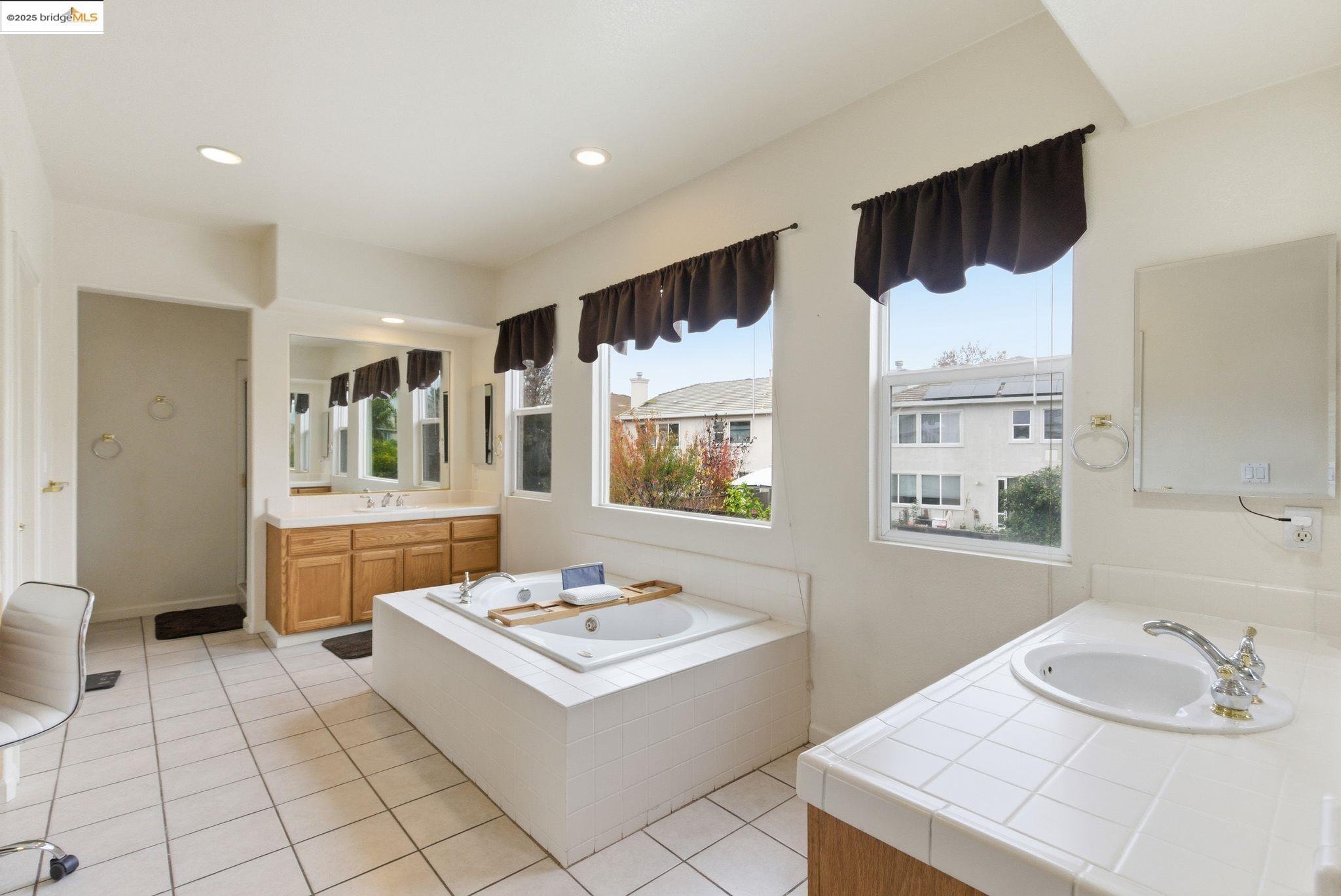 Detail Gallery Image 25 of 39 For 2076 Catalpa Way, Antioch,  CA 94509 - 5 Beds | 2/1 Baths