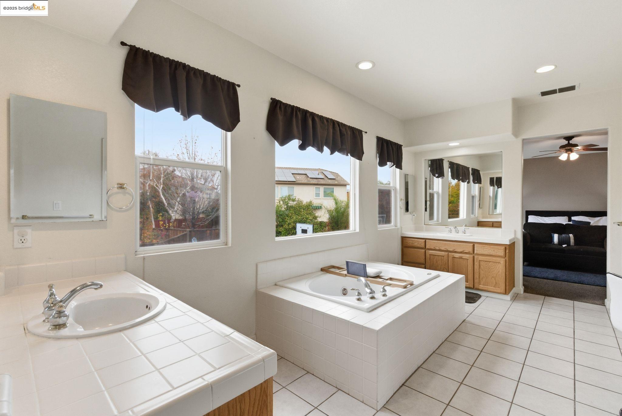 Detail Gallery Image 27 of 39 For 2076 Catalpa Way, Antioch,  CA 94509 - 5 Beds | 2/1 Baths