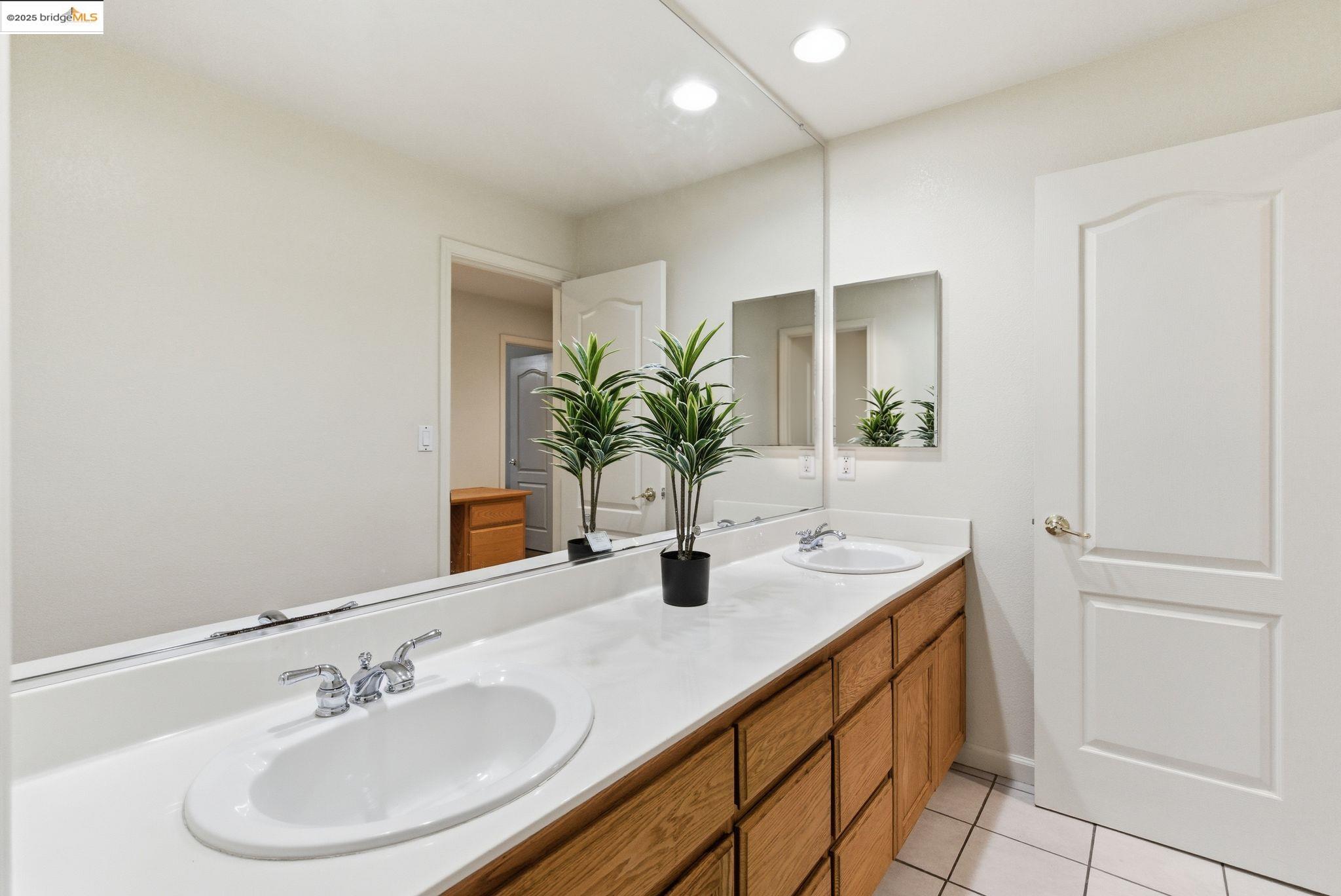 Detail Gallery Image 51 of 56 For 2076 Catalpa Way, Antioch,  CA 94509 - 5 Beds | 2/1 Baths