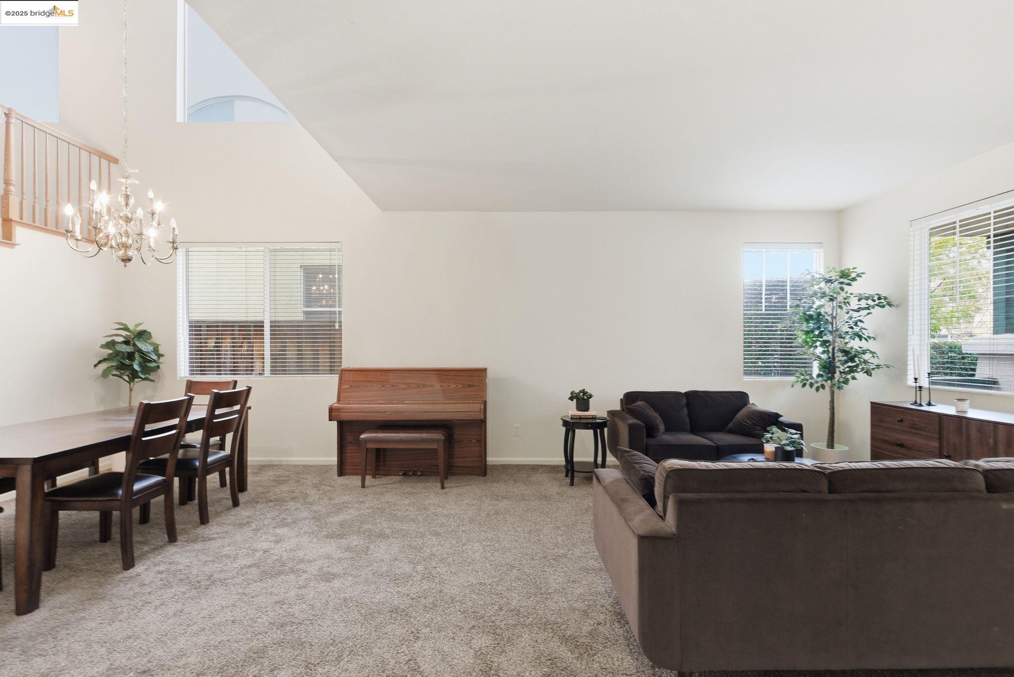 Detail Gallery Image 8 of 39 For 2076 Catalpa Way, Antioch,  CA 94509 - 5 Beds | 2/1 Baths