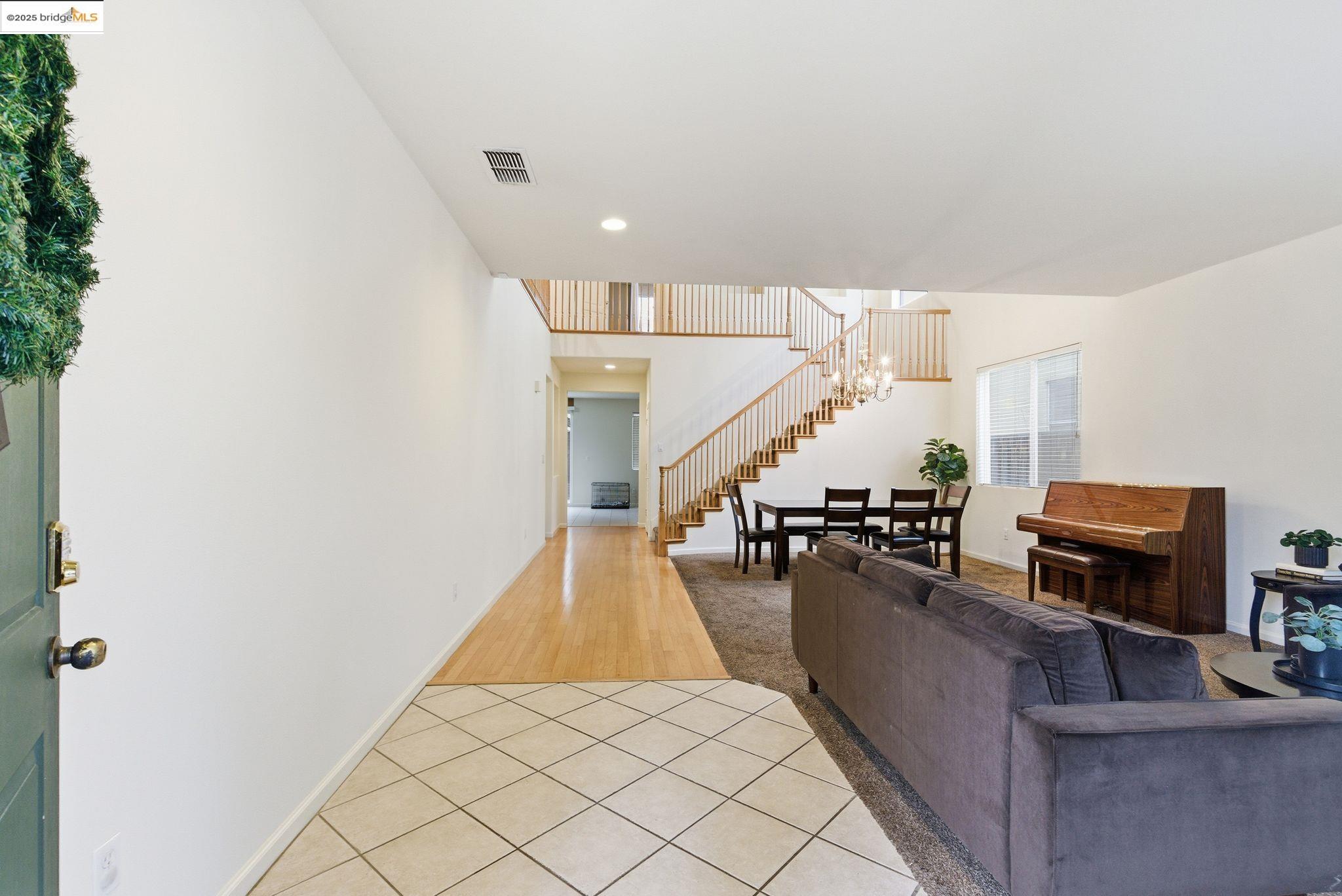 Detail Gallery Image 9 of 39 For 2076 Catalpa Way, Antioch,  CA 94509 - 5 Beds | 2/1 Baths