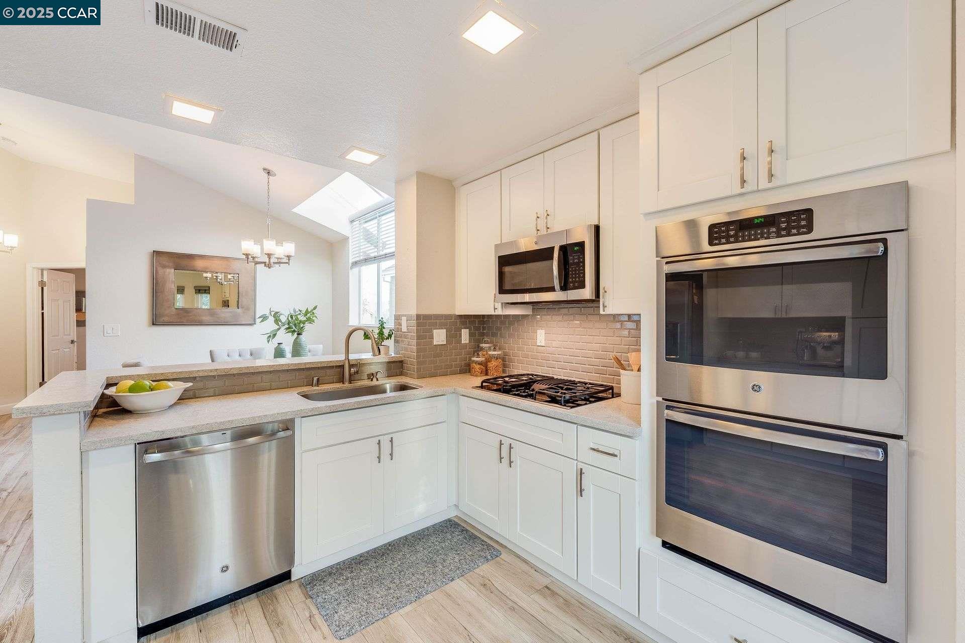 Detail Gallery Image 7 of 35 For 1320 Strawberry Court, Danville,  CA 94526 - 3 Beds | 2 Baths