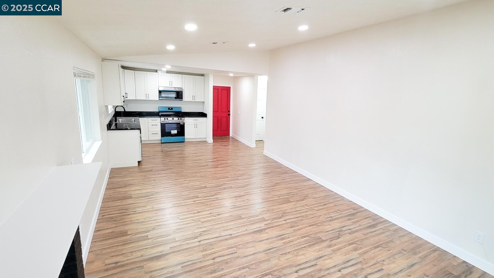 Detail Gallery Image 2 of 24 For 323 Filbert Ct, Oakley,  CA 94561 - 2 Beds | 2 Baths