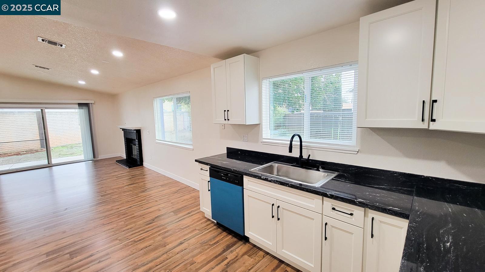 Detail Gallery Image 4 of 24 For 323 Filbert Ct, Oakley,  CA 94561 - 2 Beds | 2 Baths