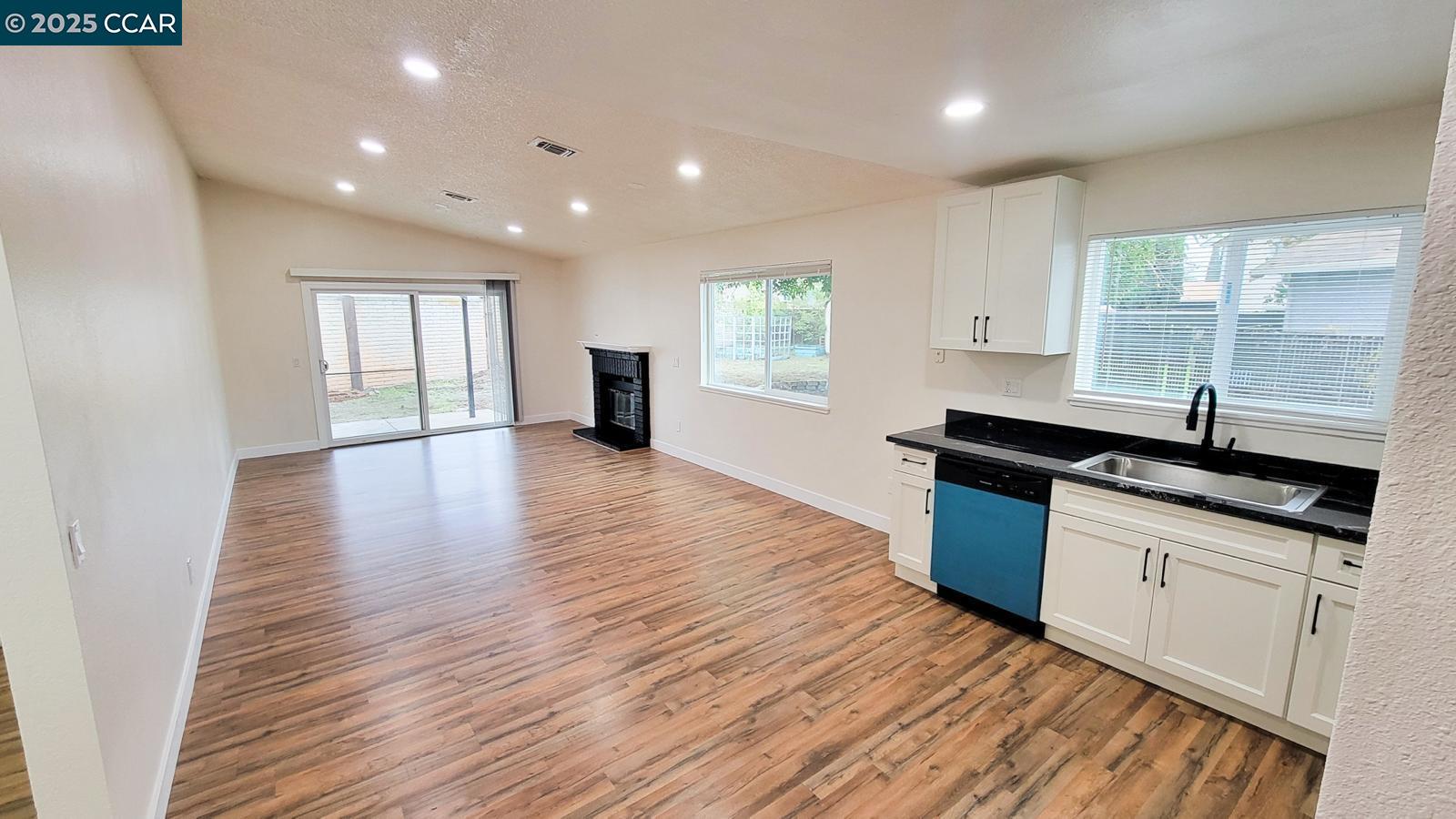 Detail Gallery Image 7 of 24 For 323 Filbert Ct, Oakley,  CA 94561 - 2 Beds | 2 Baths