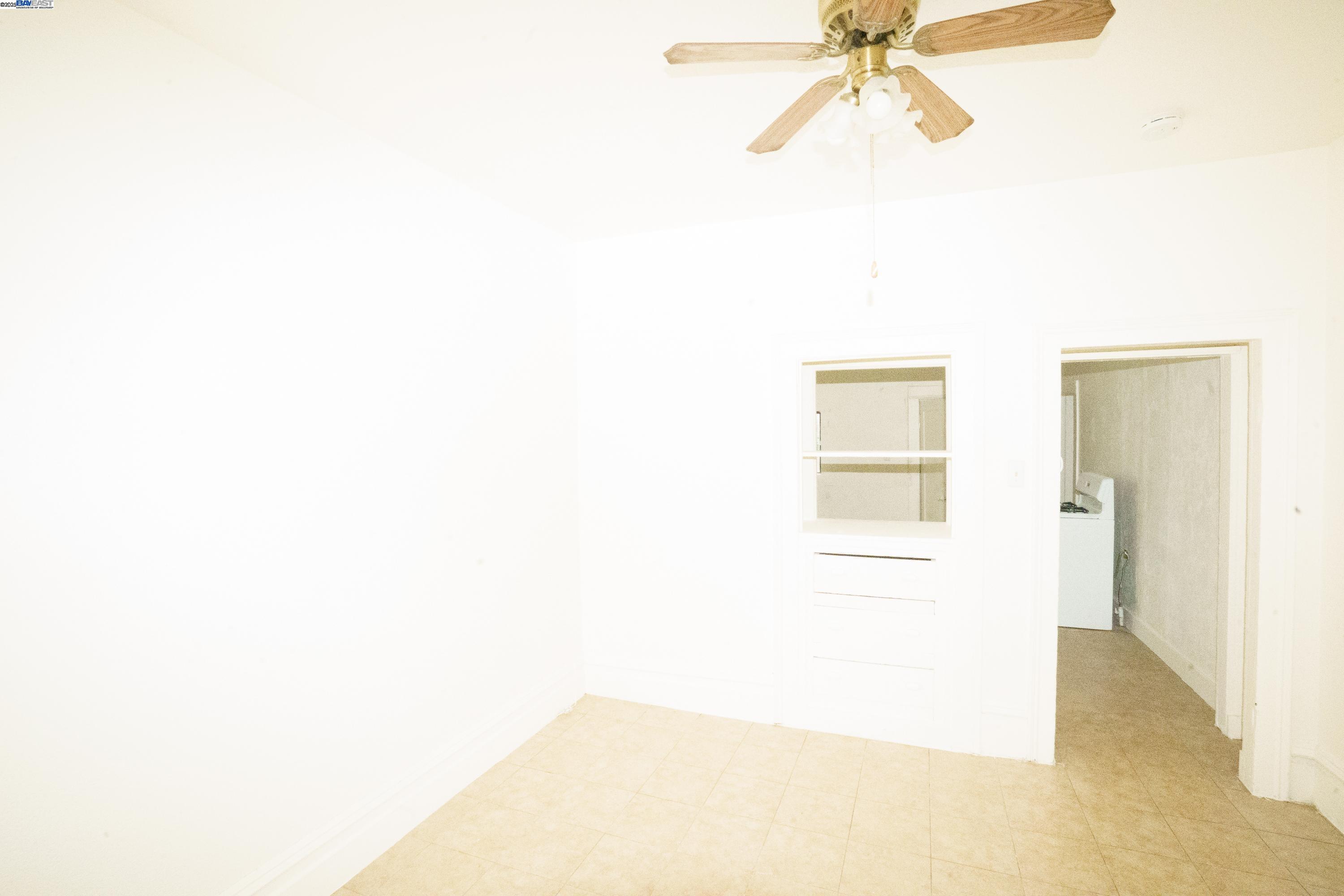 Detail Gallery Image 4 of 17 For 866 Isabella St, Oakland,  CA 94607 - 2 Beds | 1 Baths