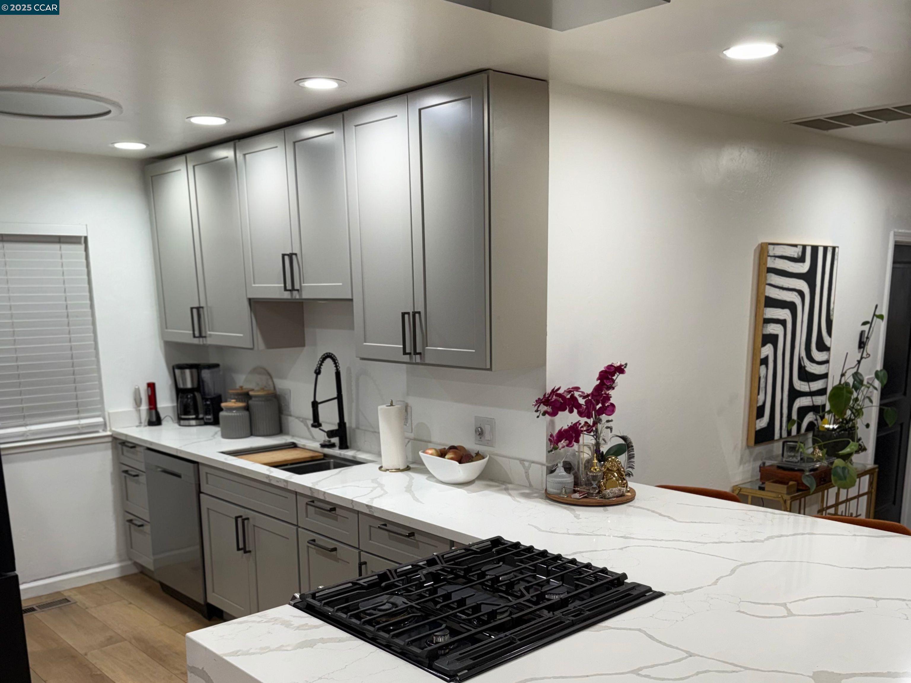 Detail Gallery Image 10 of 11 For 120 E Lake Drive, Antioch,  CA 94509 - 4 Beds | 2 Baths