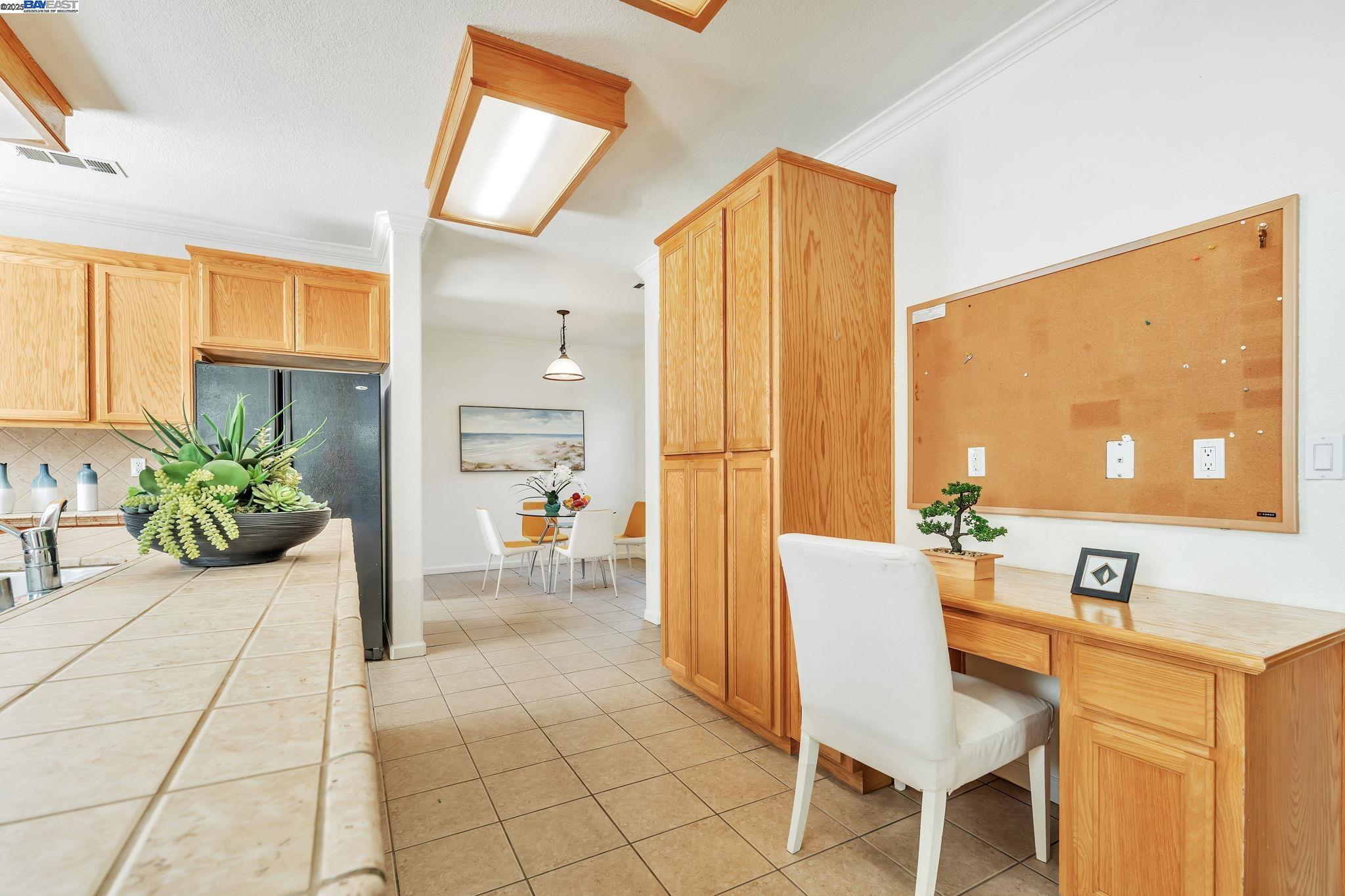 Detail Gallery Image 11 of 42 For 1145 Hartwell Ave, Stockton,  CA 95209 - 4 Beds | 3 Baths