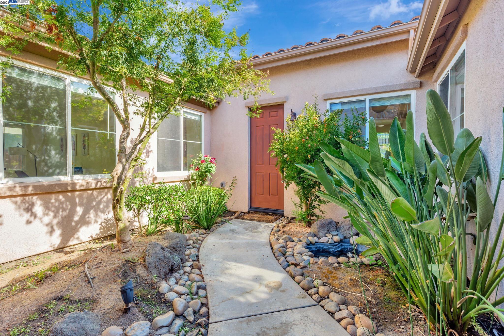 Detail Gallery Image 3 of 42 For 1145 Hartwell Ave, Stockton,  CA 95209 - 4 Beds | 3 Baths