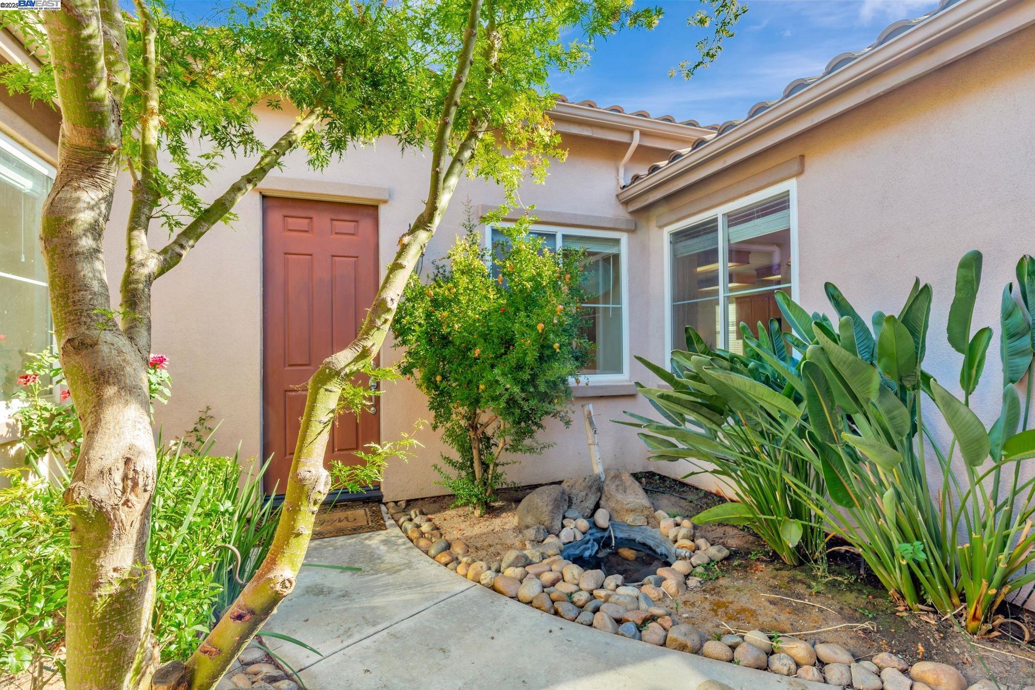 Detail Gallery Image 4 of 42 For 1145 Hartwell Ave, Stockton,  CA 95209 - 4 Beds | 3 Baths