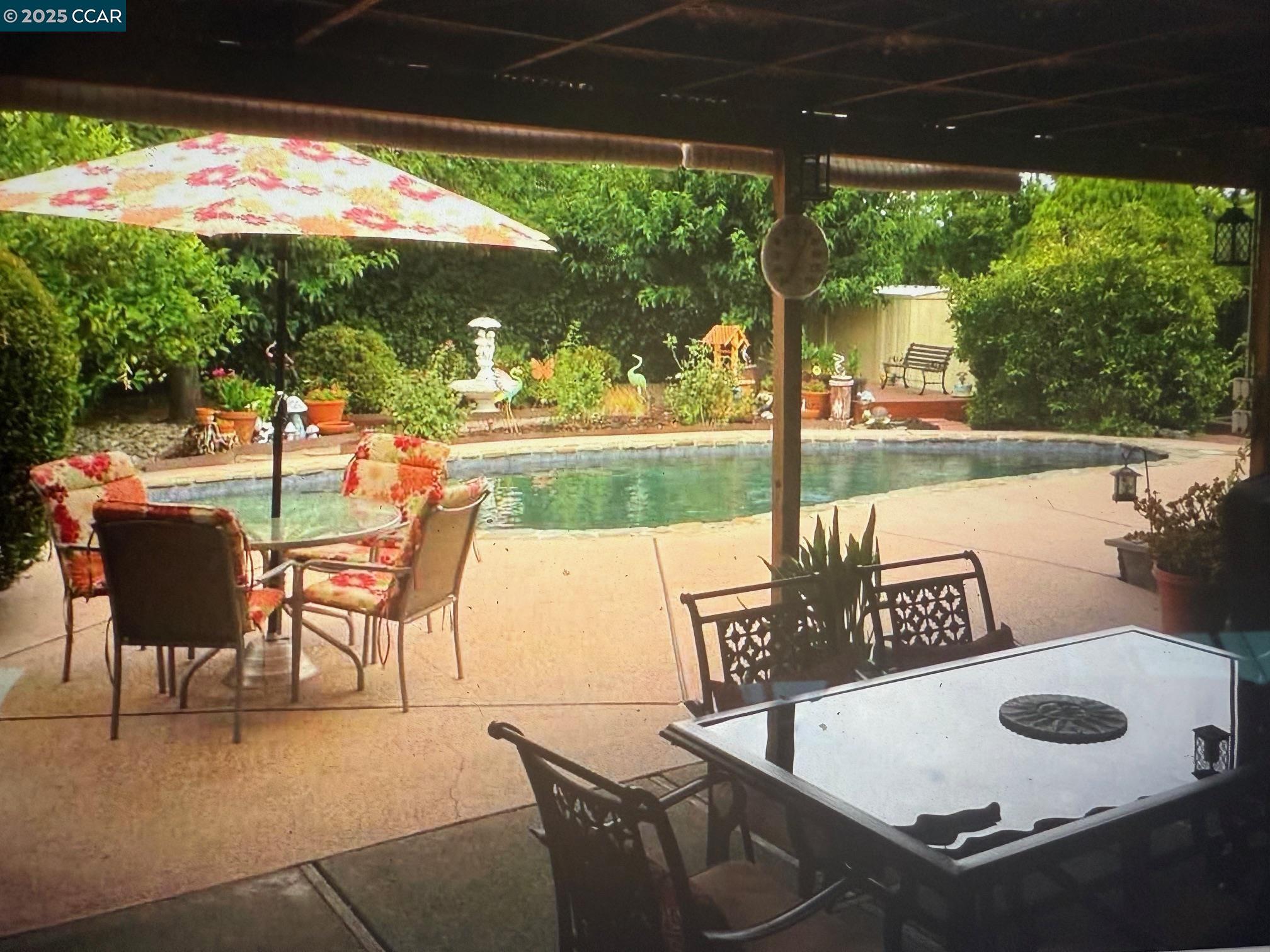 Detail Gallery Image 2 of 9 For 1241 Brookview Dr., Concord,  CA 94520 - 3 Beds | 2 Baths