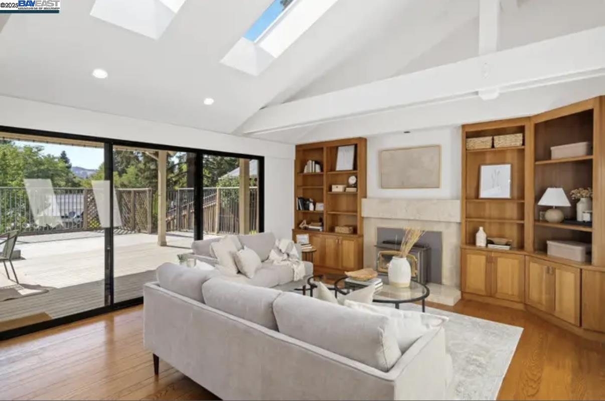 Detail Gallery Image 11 of 32 For 131 Clover Hill Ct, Danville,  CA 94526 - 4 Beds | 2/1 Baths