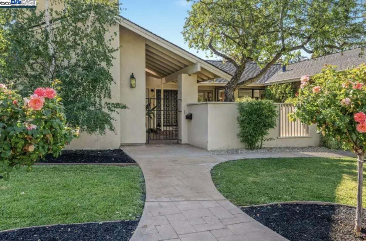 Detail Gallery Image 3 of 32 For 131 Clover Hill Ct, Danville,  CA 94526 - 4 Beds | 2/1 Baths