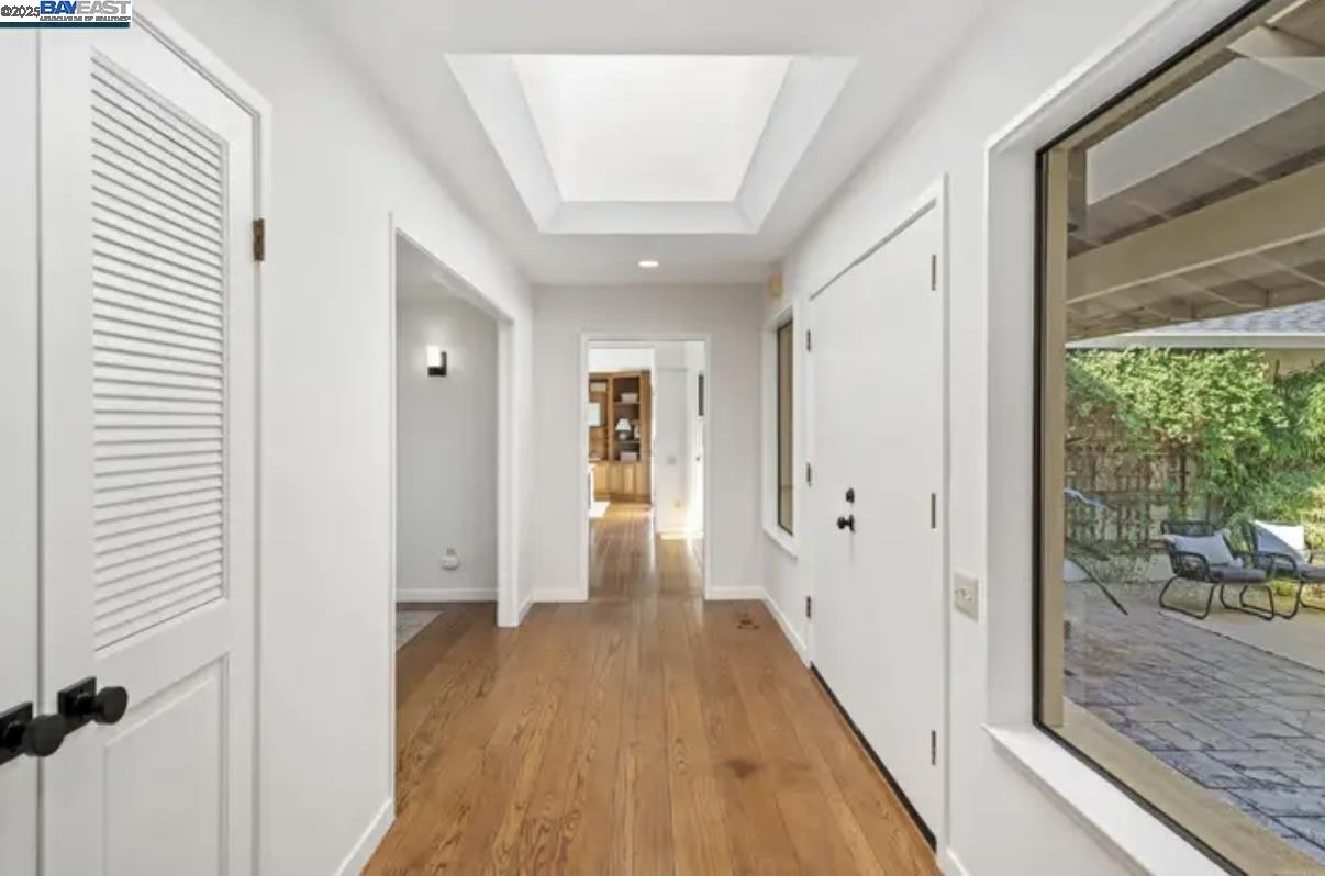 Detail Gallery Image 4 of 32 For 131 Clover Hill Ct, Danville,  CA 94526 - 4 Beds | 2/1 Baths