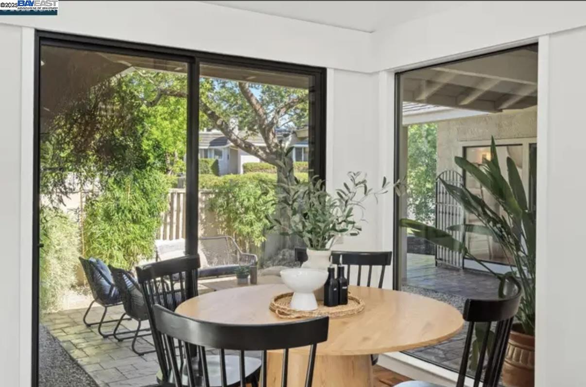 Detail Gallery Image 9 of 32 For 131 Clover Hill Ct, Danville,  CA 94526 - 4 Beds | 2/1 Baths