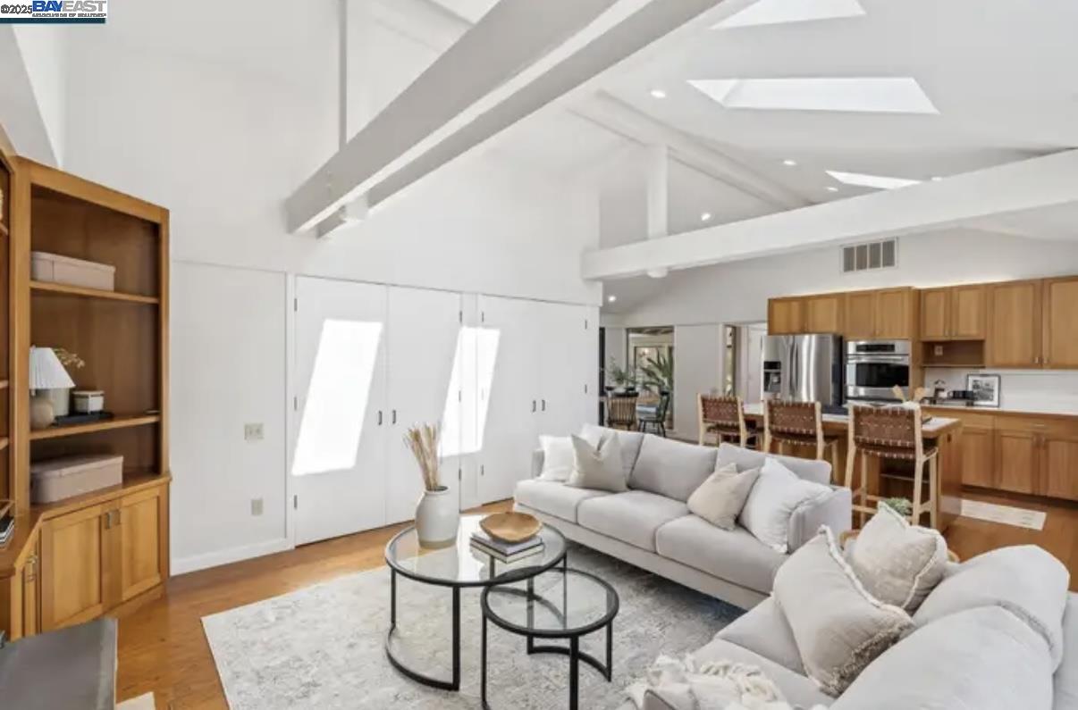 Detail Gallery Image 10 of 32 For 131 Clover Hill Ct, Danville,  CA 94526 - 4 Beds | 2/1 Baths