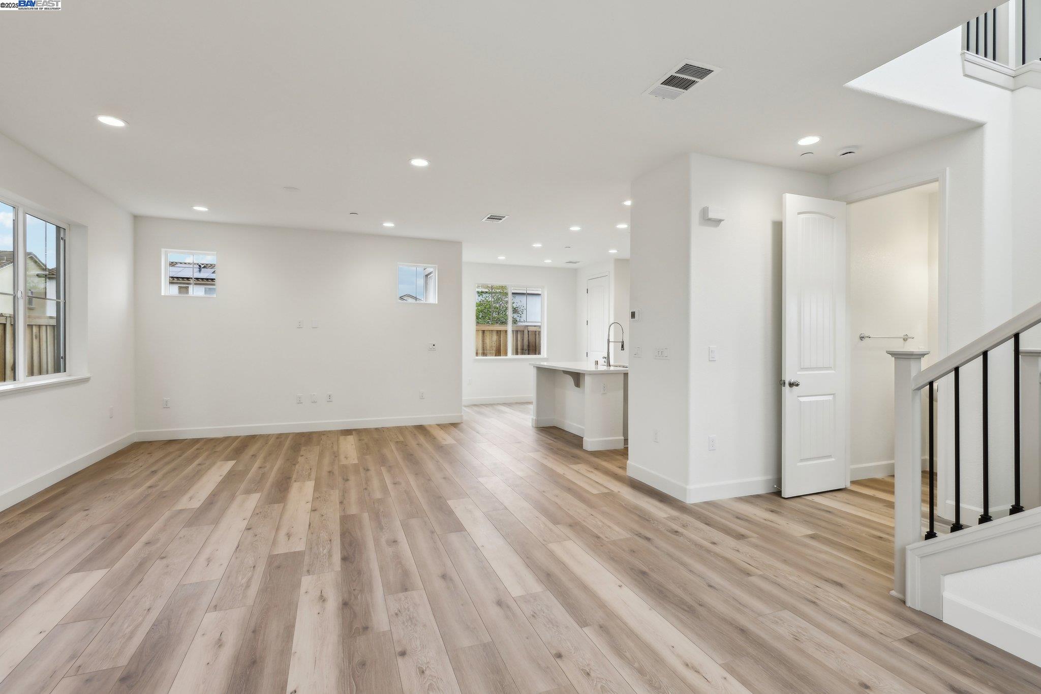 Detail Gallery Image 4 of 32 For 262 Mindy Way, Pittsburg,  CA 94565 - 4 Beds | 2/1 Baths