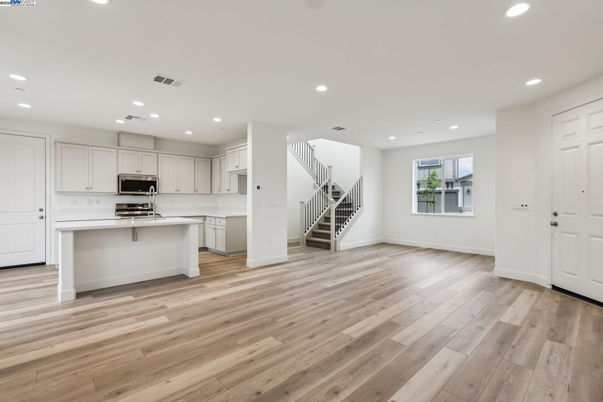 Detail Gallery Image 5 of 32 For 262 Mindy Way, Pittsburg,  CA 94565 - 4 Beds | 2/1 Baths