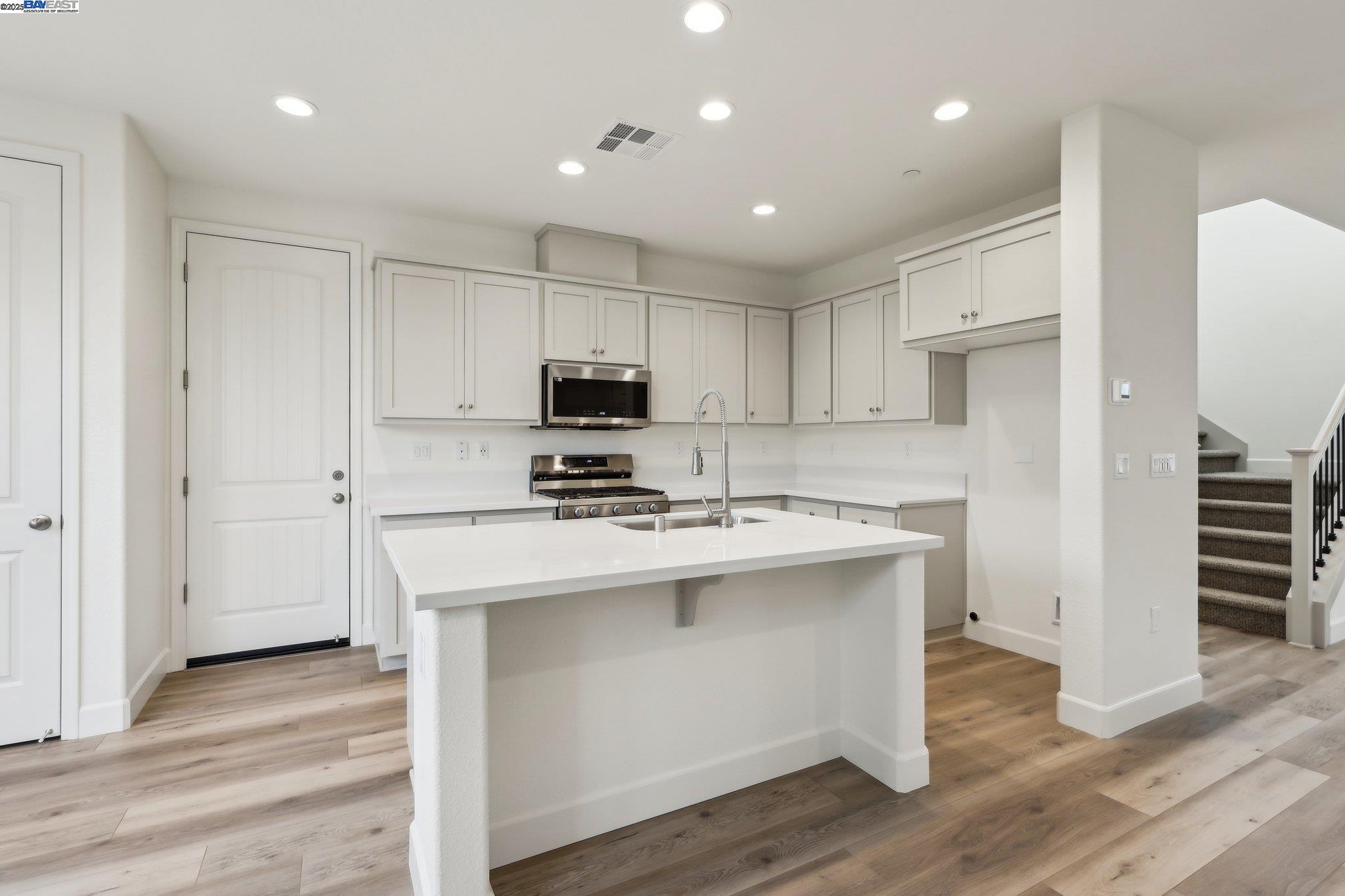 Detail Gallery Image 7 of 32 For 262 Mindy Way, Pittsburg,  CA 94565 - 4 Beds | 2/1 Baths