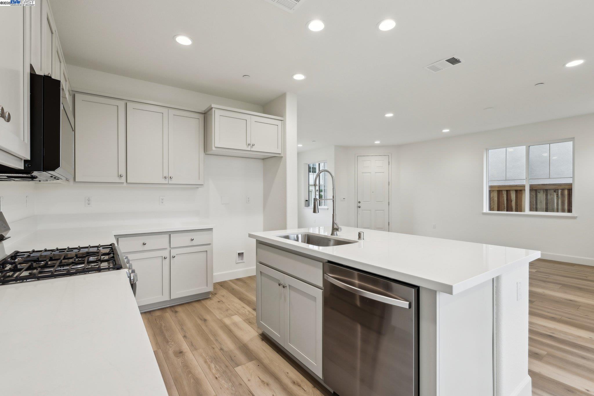 Detail Gallery Image 8 of 32 For 262 Mindy Way, Pittsburg,  CA 94565 - 4 Beds | 2/1 Baths