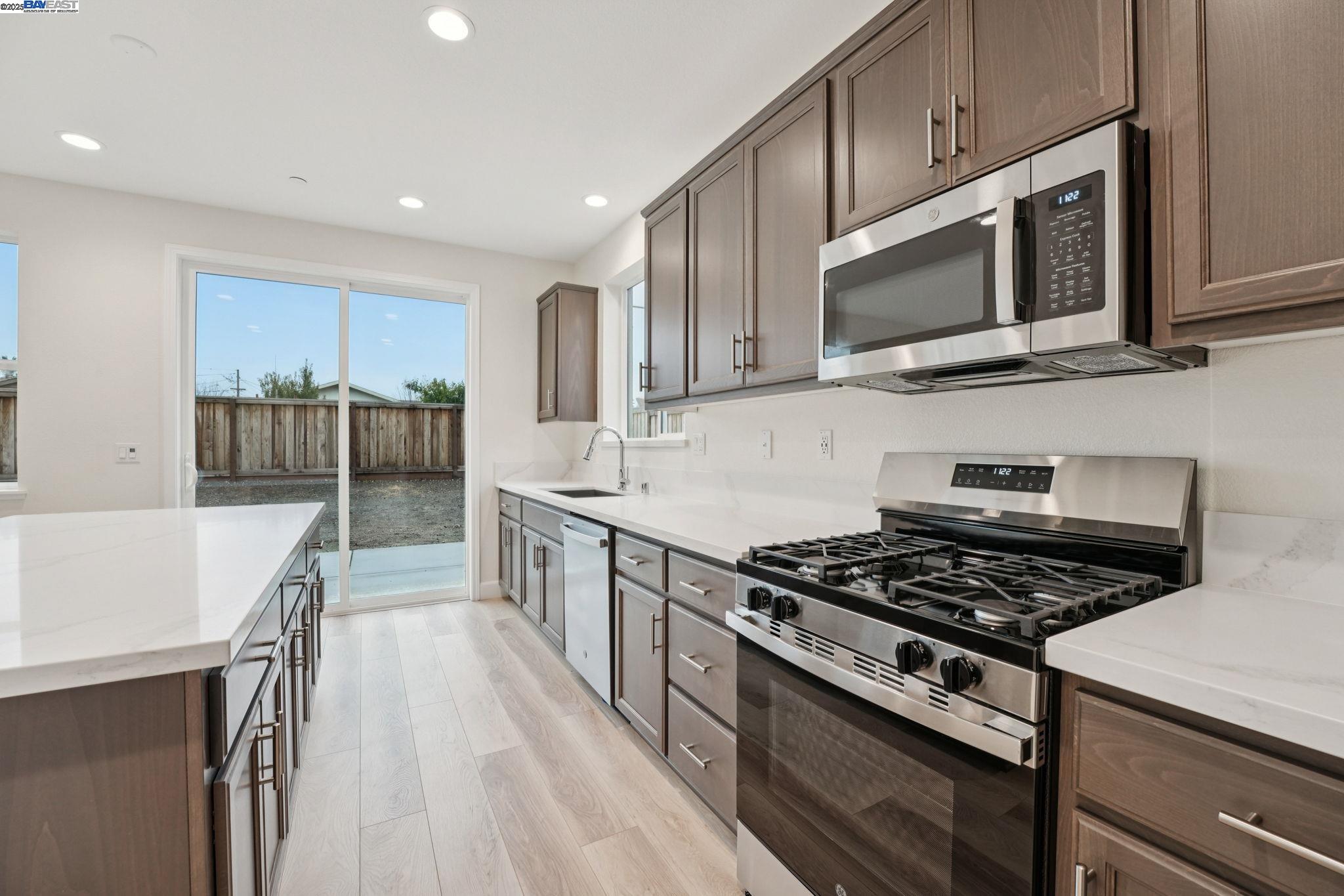 Detail Gallery Image 12 of 59 For 1300 Sunningdale Lane, Fairfield,  CA 94533 - 4 Beds | 2/1 Baths