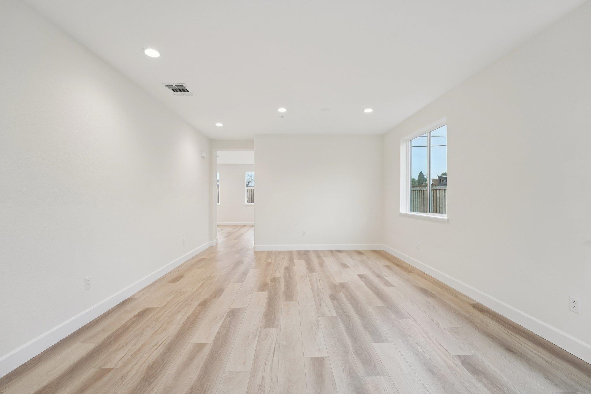 Detail Gallery Image 5 of 59 For 1300 Sunningdale Lane, Fairfield,  CA 94533 - 4 Beds | 2/1 Baths