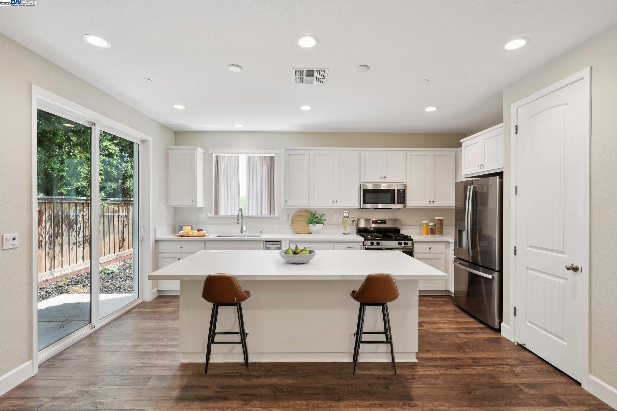 Detail Gallery Image 6 of 41 For 1300 Sunningdale Lane, Fairfield,  CA 94533 - 4 Beds | 2/1 Baths