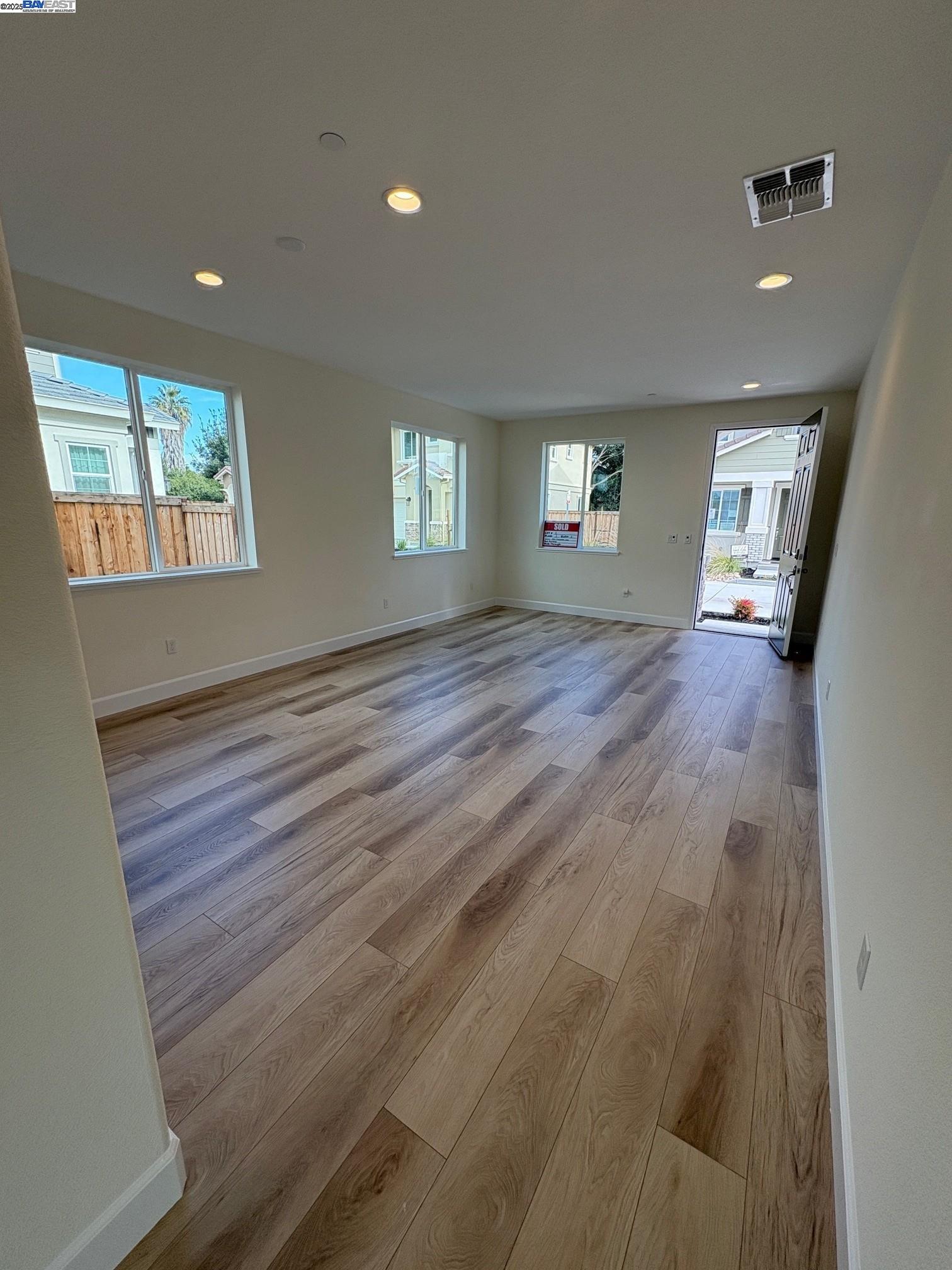 Detail Gallery Image 6 of 37 For 1300 Sunningdale Lane, Fairfield,  CA 94533 - 4 Beds | 2/1 Baths