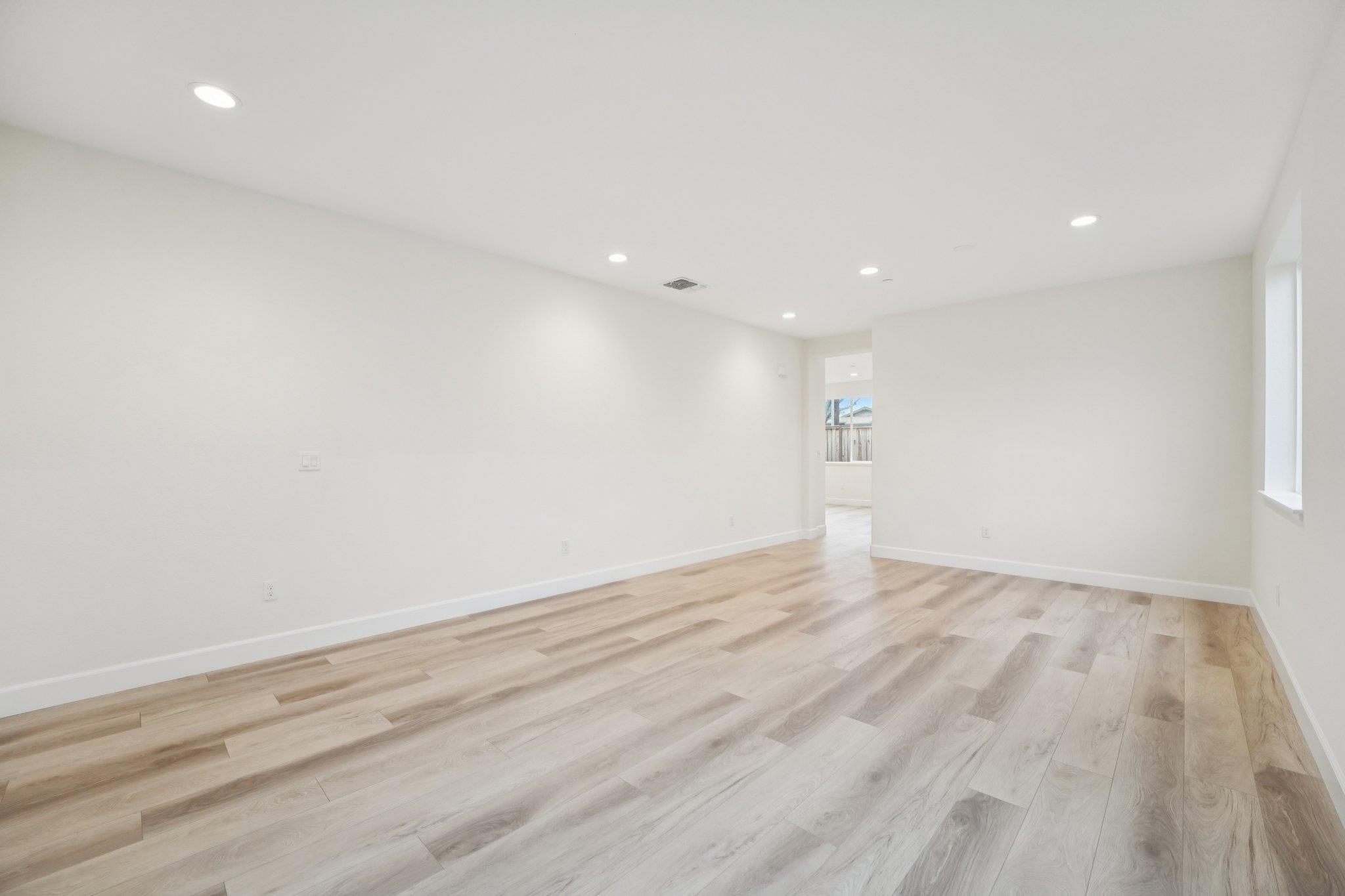 Detail Gallery Image 7 of 59 For 1300 Sunningdale Lane, Fairfield,  CA 94533 - 4 Beds | 2/1 Baths