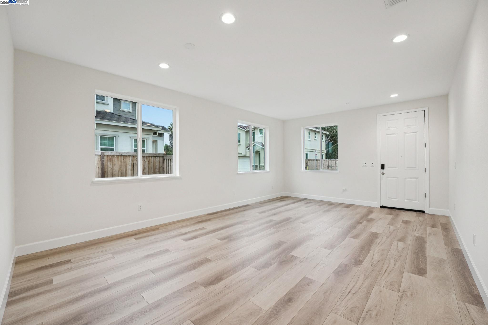 Detail Gallery Image 9 of 59 For 1300 Sunningdale Lane, Fairfield,  CA 94533 - 4 Beds | 2/1 Baths