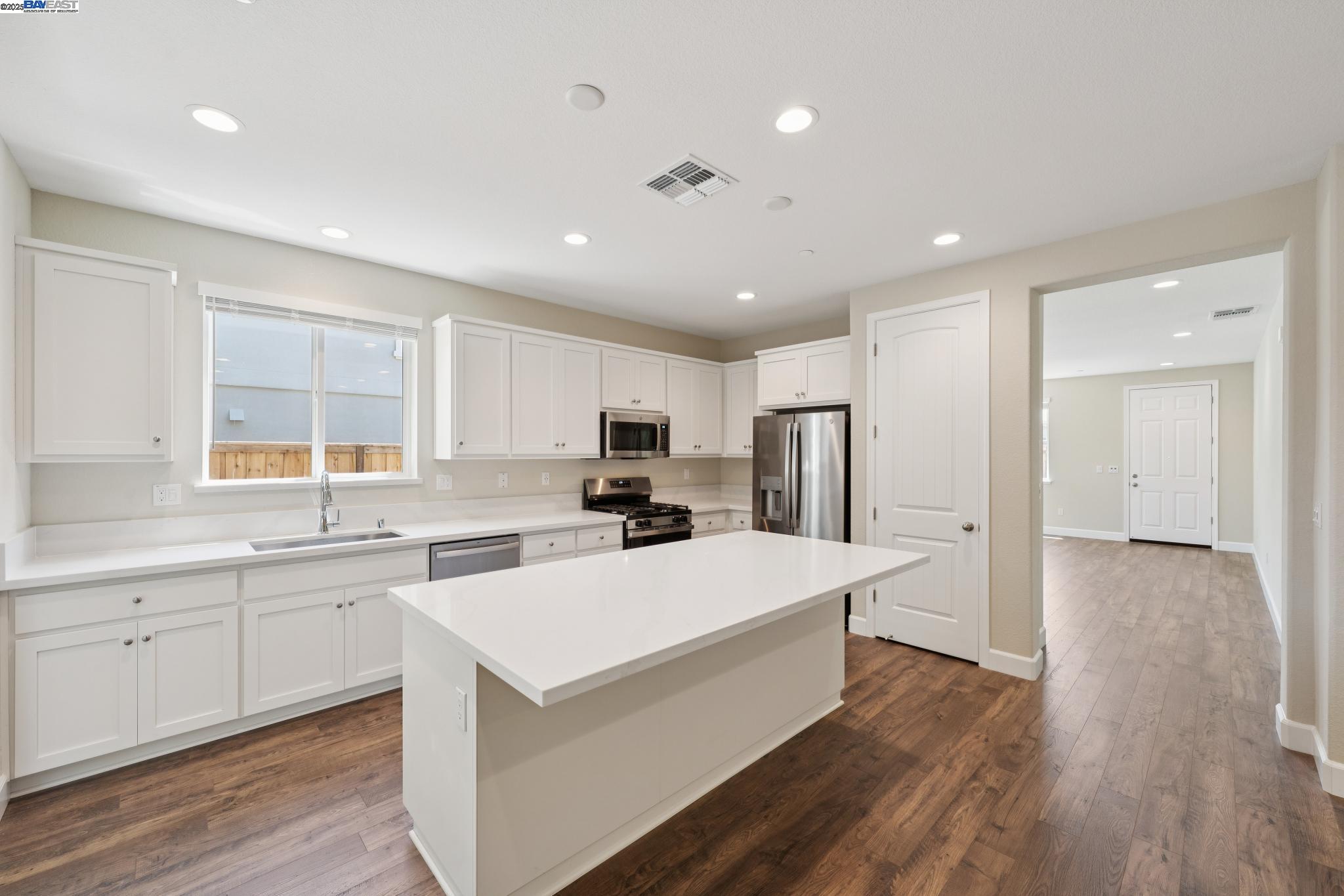Detail Gallery Image 9 of 41 For 1300 Sunningdale Lane, Fairfield,  CA 94533 - 4 Beds | 2/1 Baths