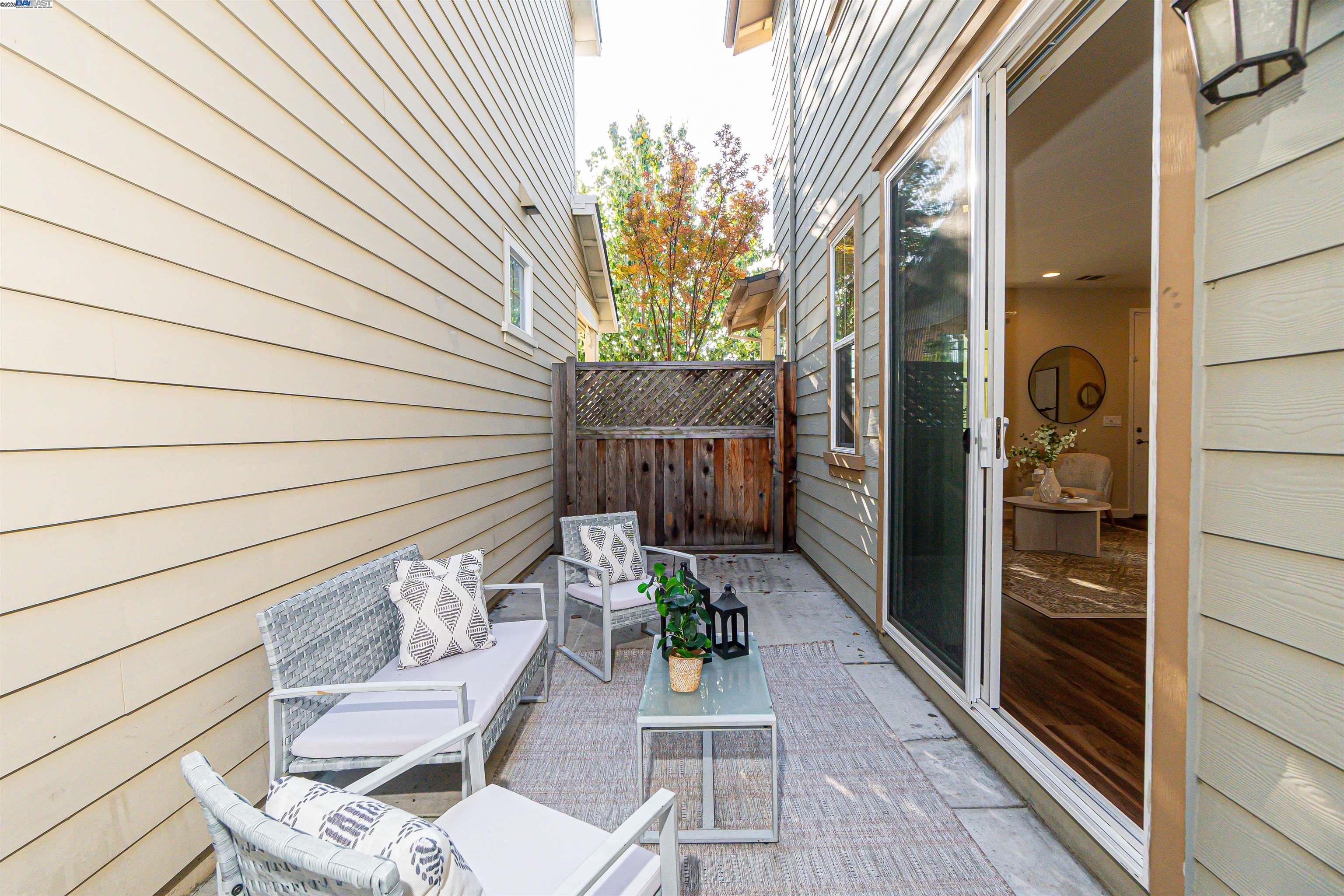 Detail Gallery Image 15 of 38 For 328 C St, Hayward,  CA 94541 - 4 Beds | 2/1 Baths