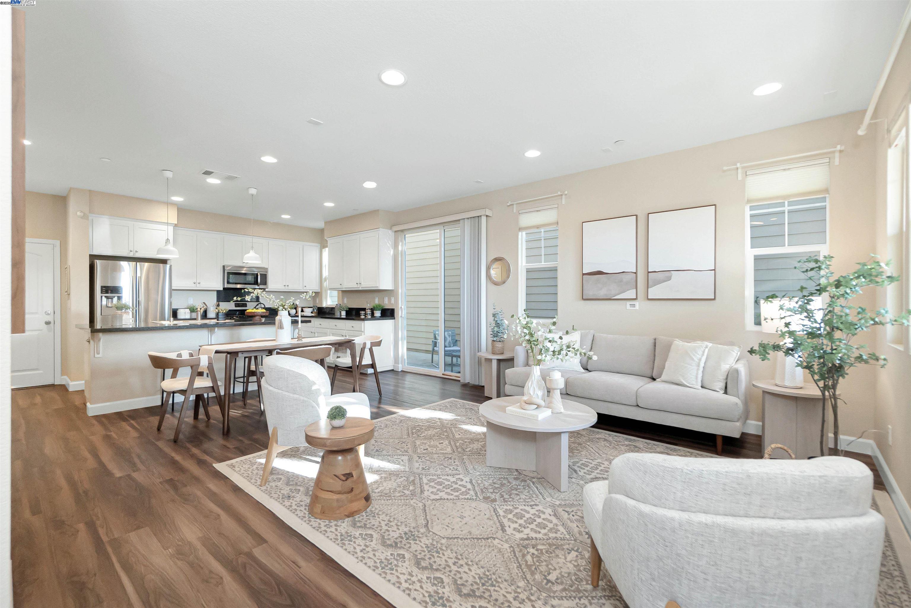 Detail Gallery Image 5 of 38 For 328 C St, Hayward,  CA 94541 - 4 Beds | 2/1 Baths