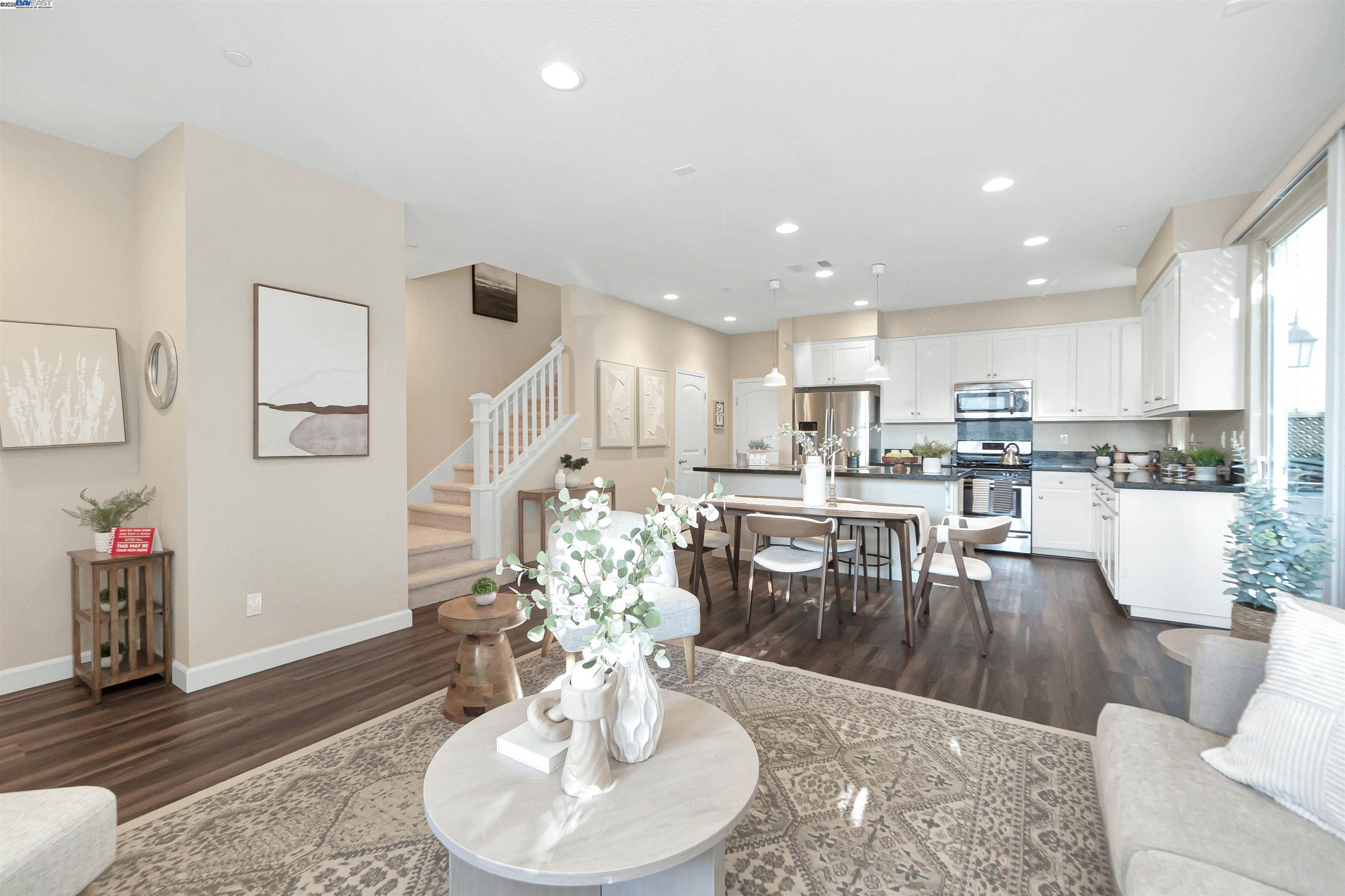 Detail Gallery Image 6 of 38 For 328 C St, Hayward,  CA 94541 - 4 Beds | 2/1 Baths