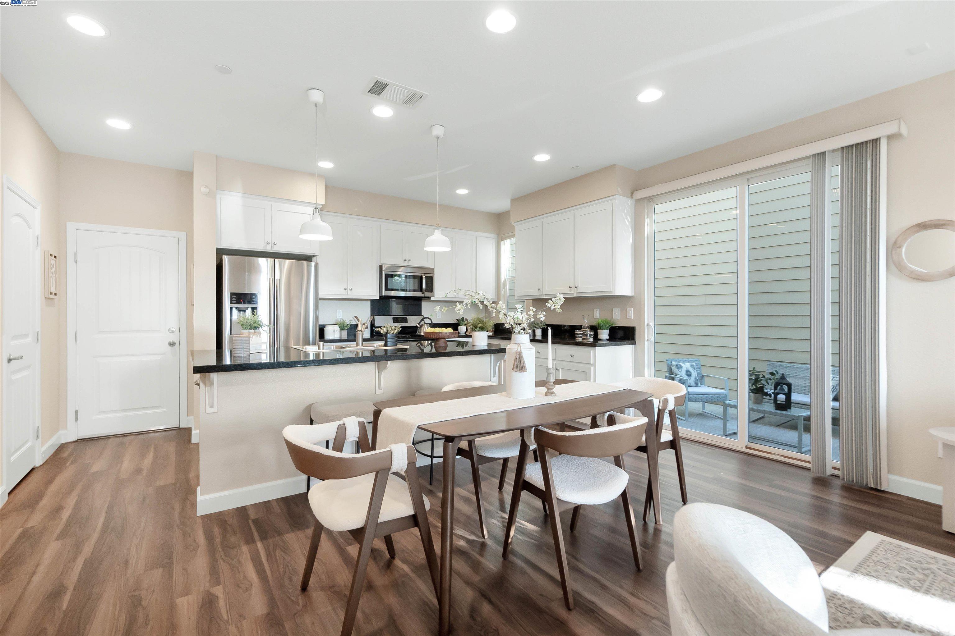 Detail Gallery Image 10 of 38 For 328 C St, Hayward,  CA 94541 - 4 Beds | 2/1 Baths