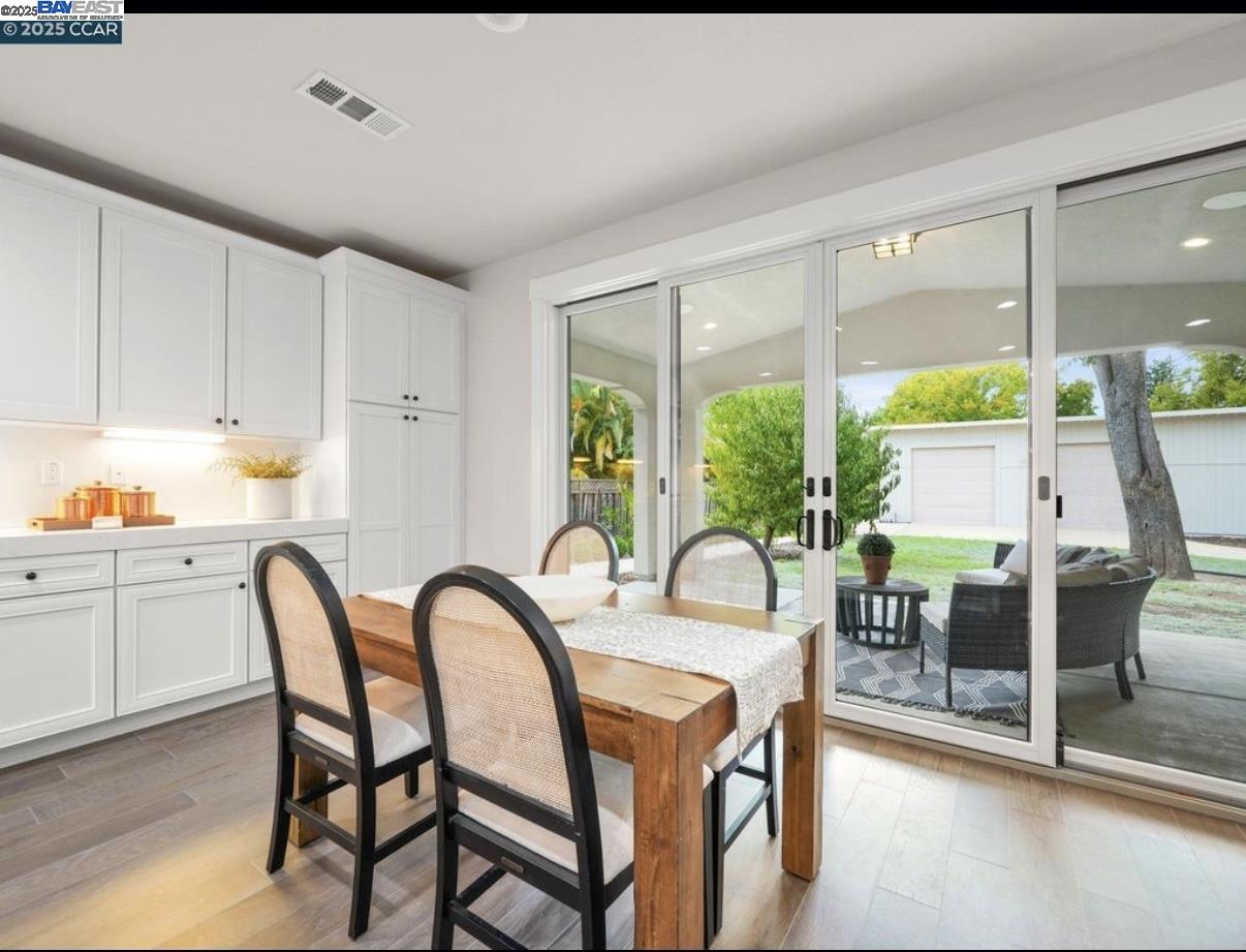 Detail Gallery Image 12 of 54 For 1588 Alamo Way, Alamo,  CA 94507 - 5 Beds | 4/1 Baths