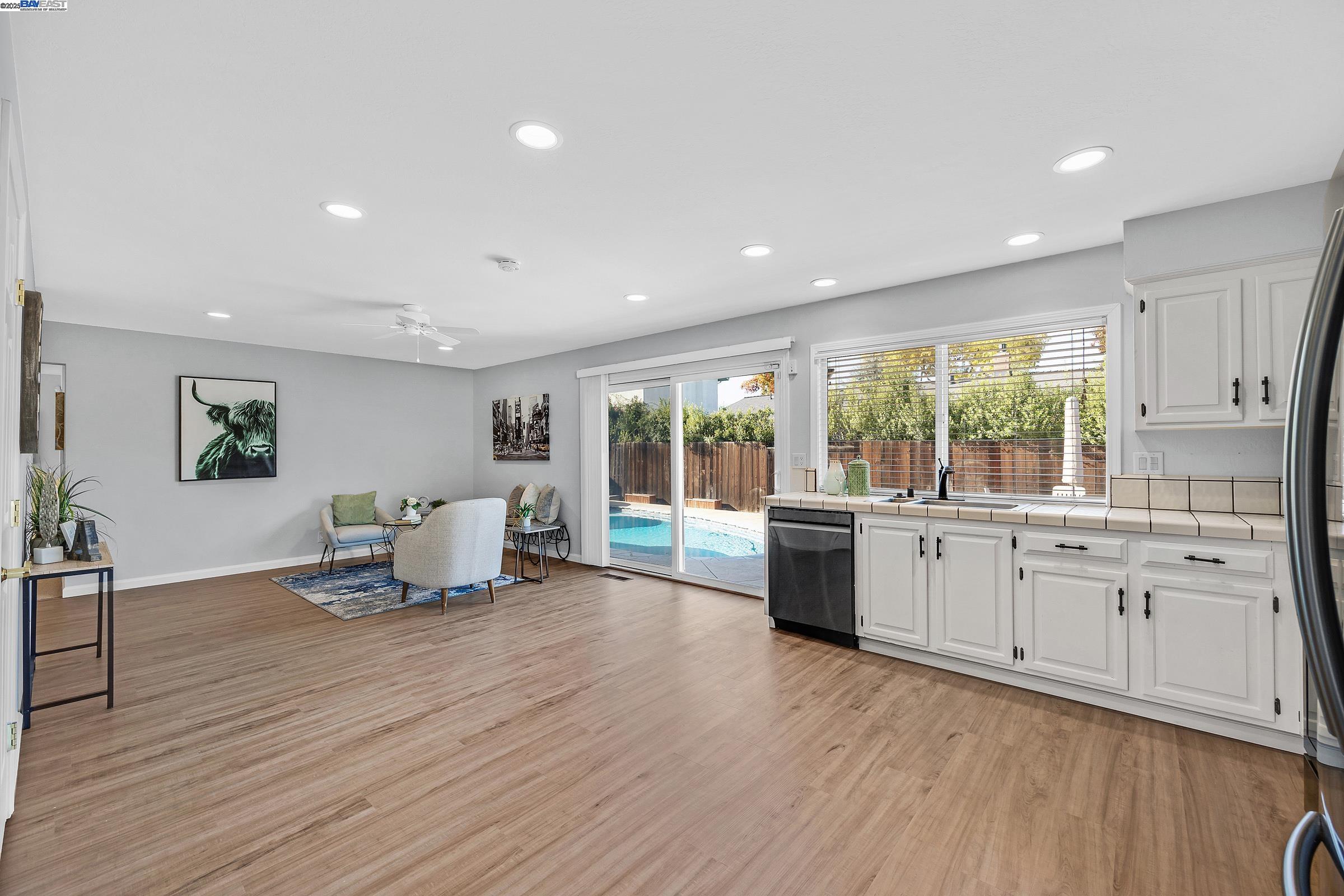 Detail Gallery Image 11 of 28 For 1307 Belfast Court, Livermore,  CA 94550 - 3 Beds | 2 Baths