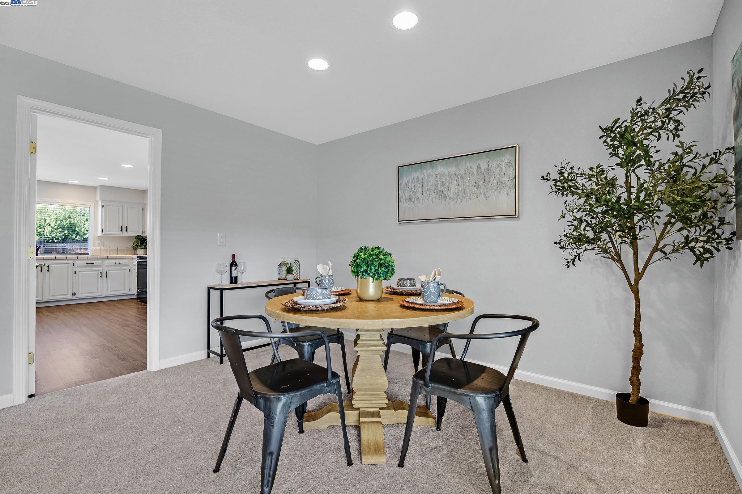 Detail Gallery Image 8 of 28 For 1307 Belfast Court, Livermore,  CA 94550 - 3 Beds | 2 Baths