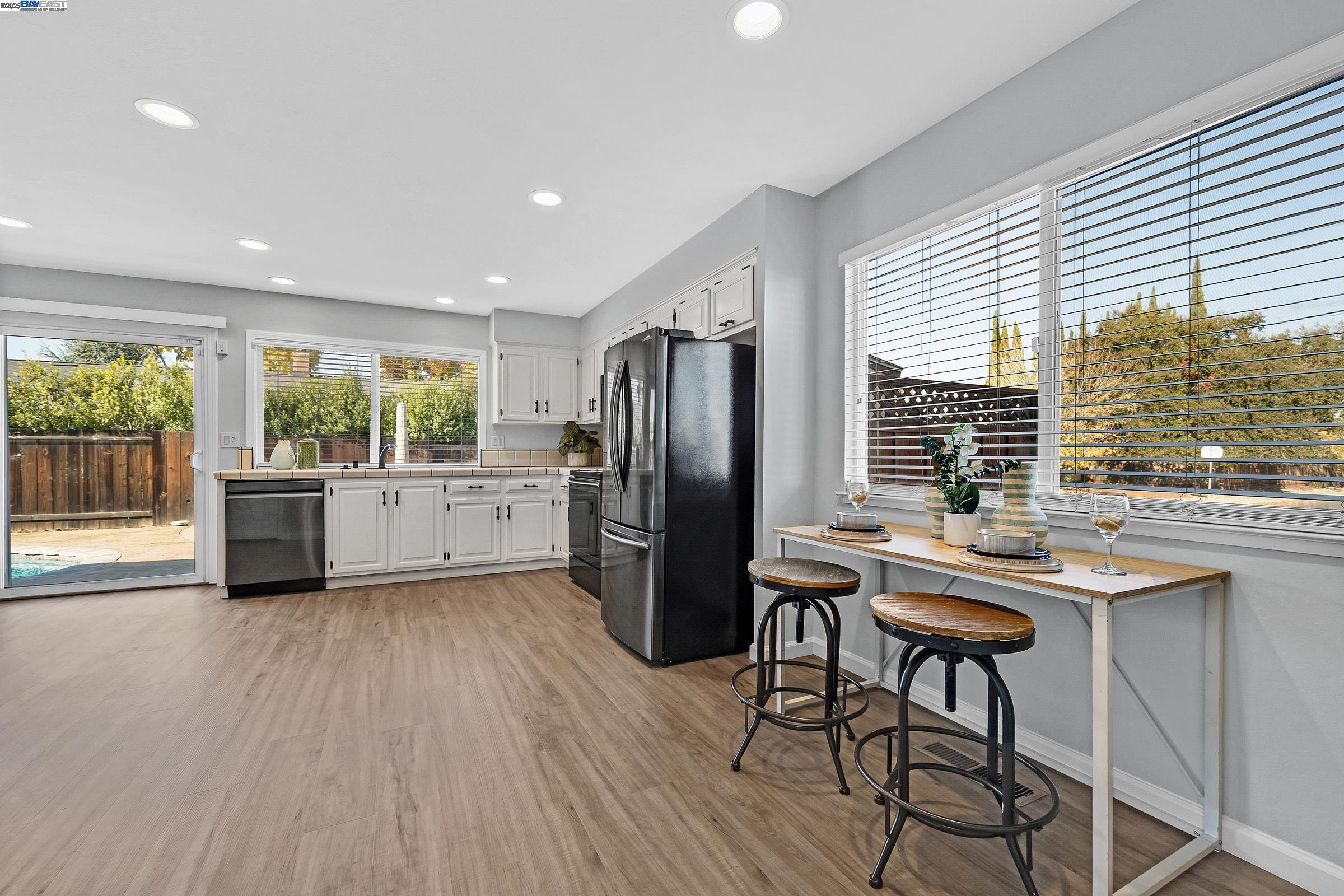 Detail Gallery Image 10 of 28 For 1307 Belfast Court, Livermore,  CA 94550 - 3 Beds | 2 Baths