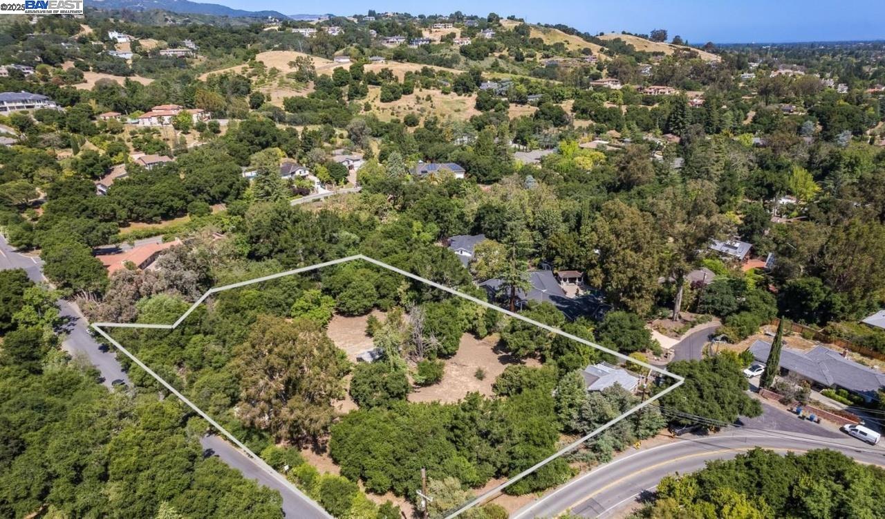 Detail Gallery Image 1 of 3 For , Saratoga,  CA 95070 - – Beds | – Baths