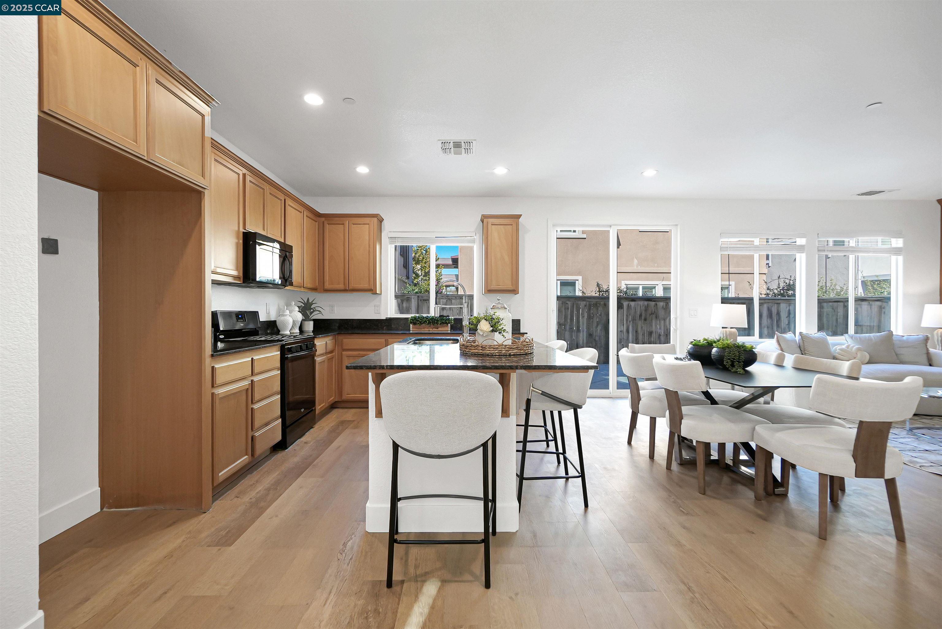 Detail Gallery Image 12 of 55 For 1225 Dartmouth Cir, Dixon,  CA 95620 - 3 Beds | 2/1 Baths